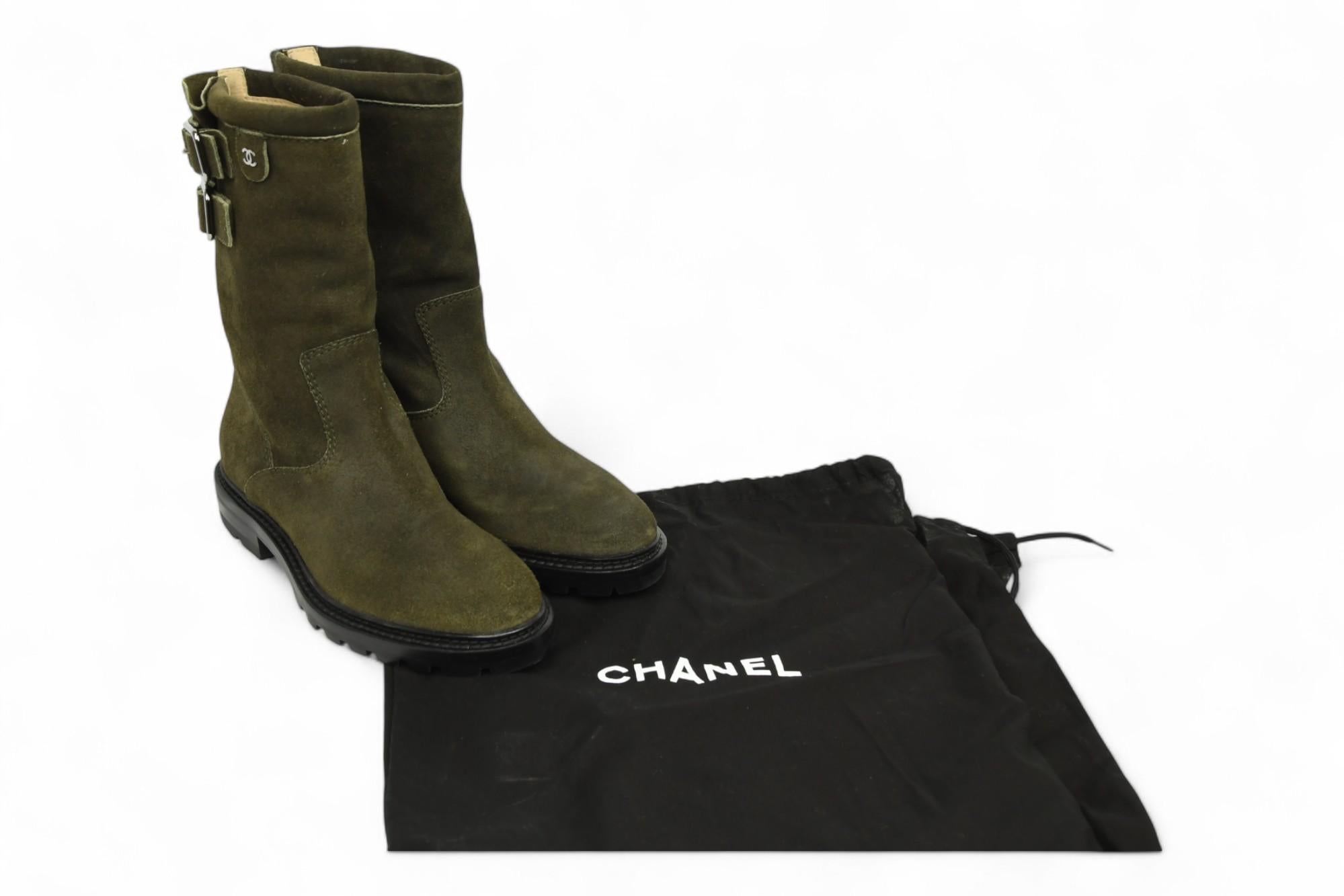 Botas de ante con hebilla a media caña Chanel Verde oliva Inspiradas en la moto   US 6 en venta 3