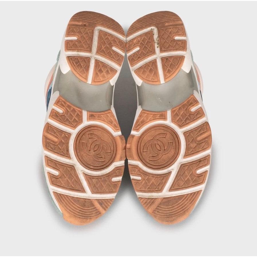 Donna Sneakers Chanel in pelle e camoscio con logo CC - Taglia 37 in vendita