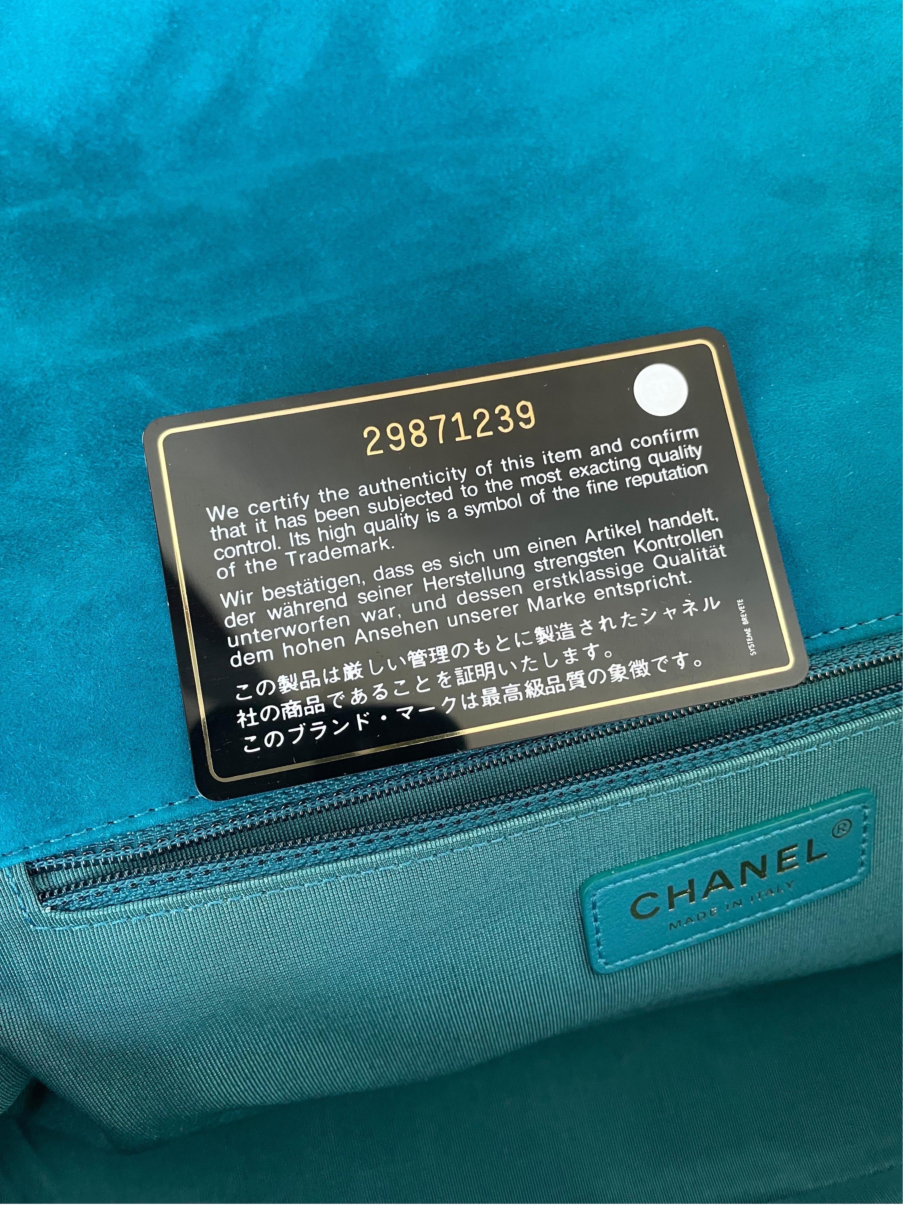 Chanel Tasche aus Wildleder in limitierter Auflage im Angebot 1