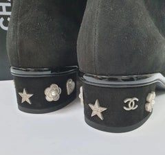 Chanel  Kurze Stiefel aus Kalbsleder mit Charme an der Kappe