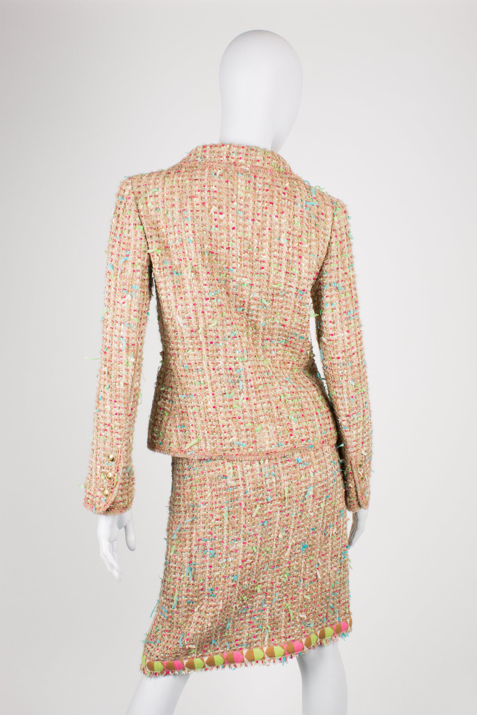 Chanel Suit 2-pcs Jacket & Skirt - beige/blue/pink/green In Excellent Condition For Sale In Baarn, NL