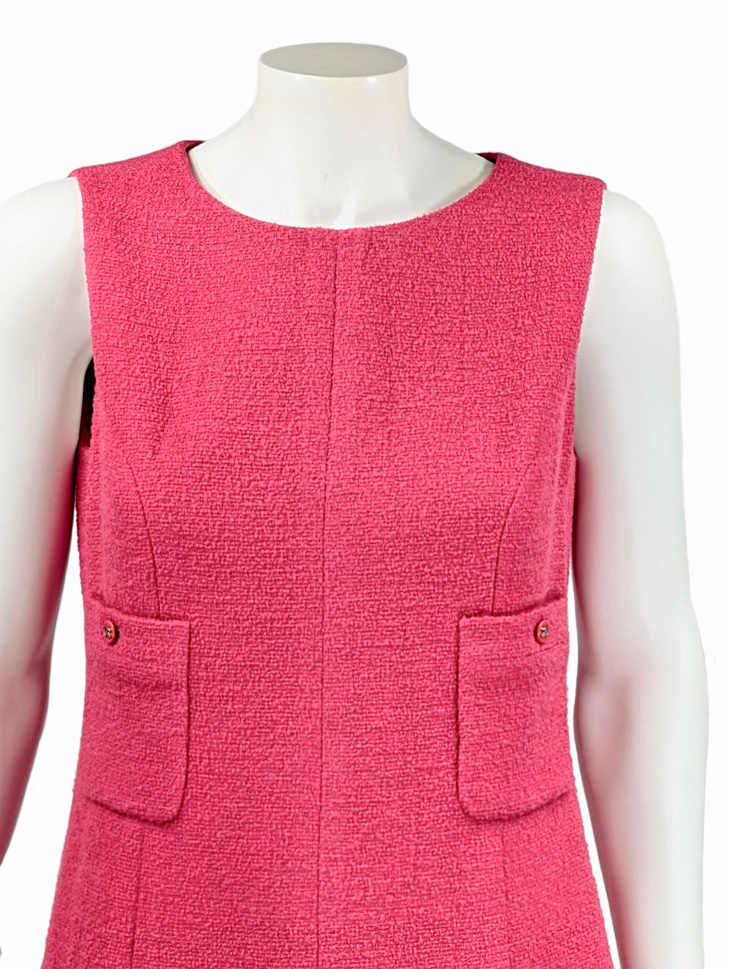 CHANEL Anzug aus rosa Jacke und Kleid mit Jacke F/S 1996 im Angebot 5