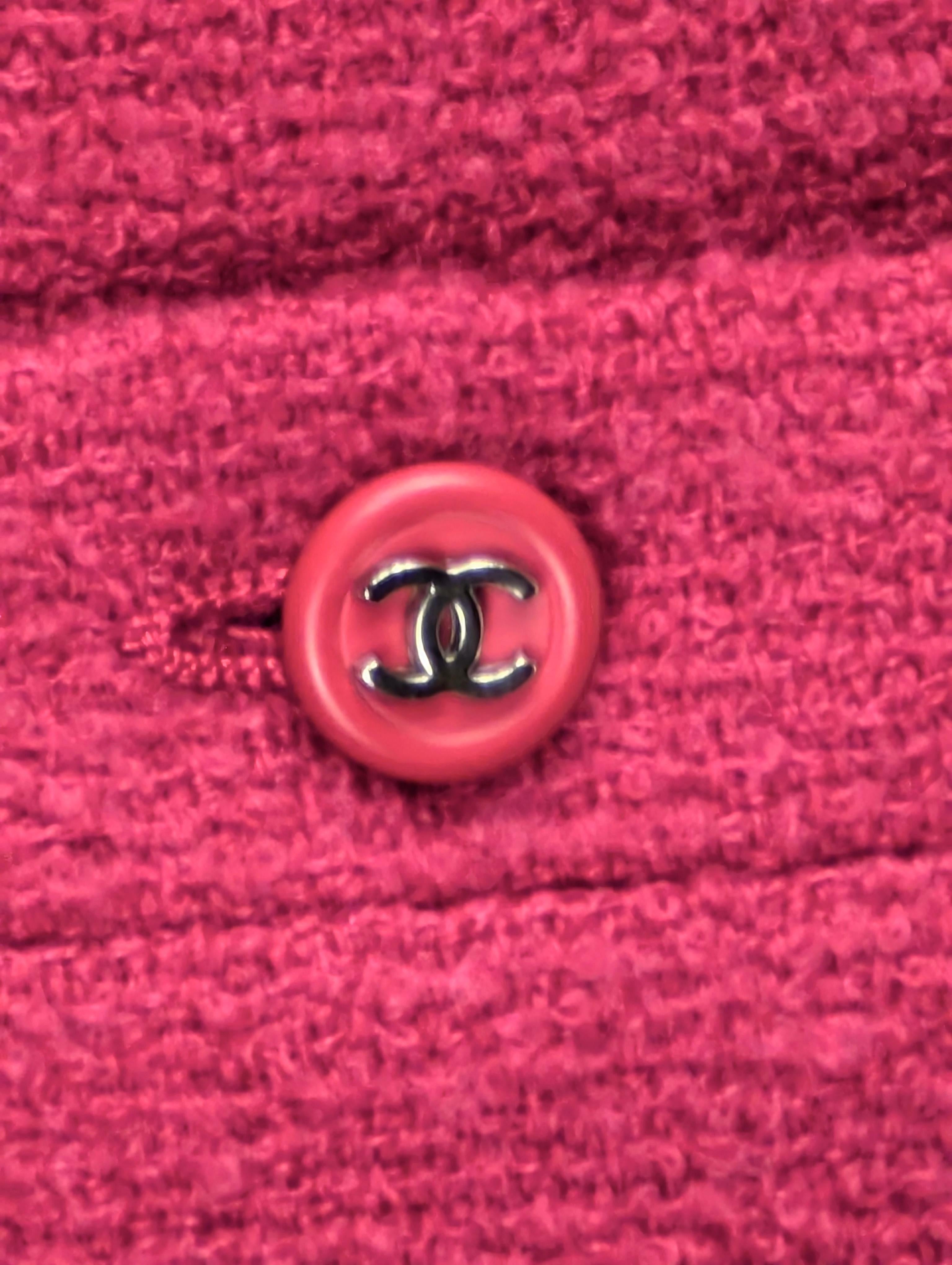 CHANEL Anzug aus rosa Jacke und Kleid mit Jacke F/S 1996 im Angebot 6