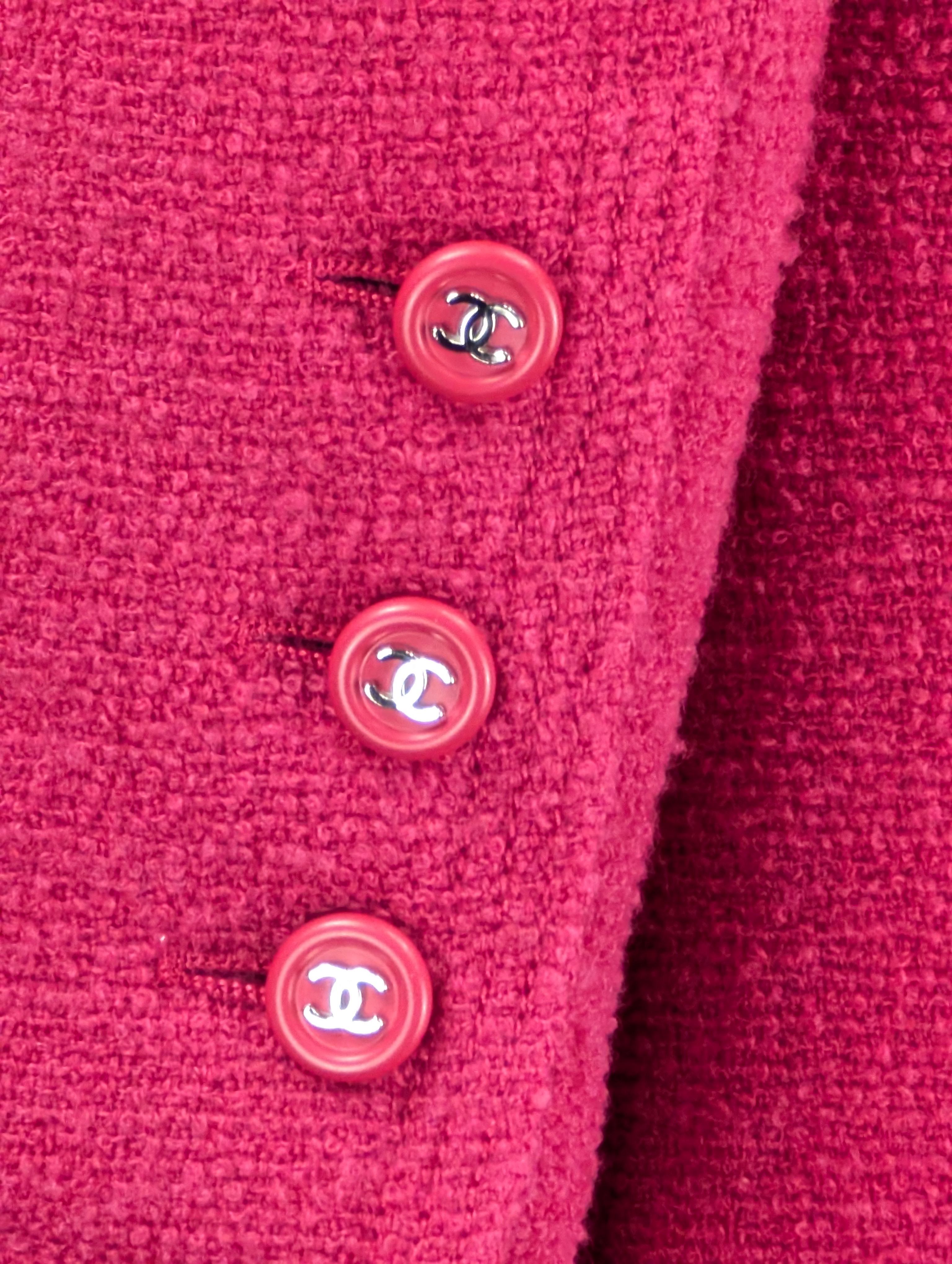 CHANEL Anzug aus rosa Jacke und Kleid mit Jacke F/S 1996 im Angebot 2