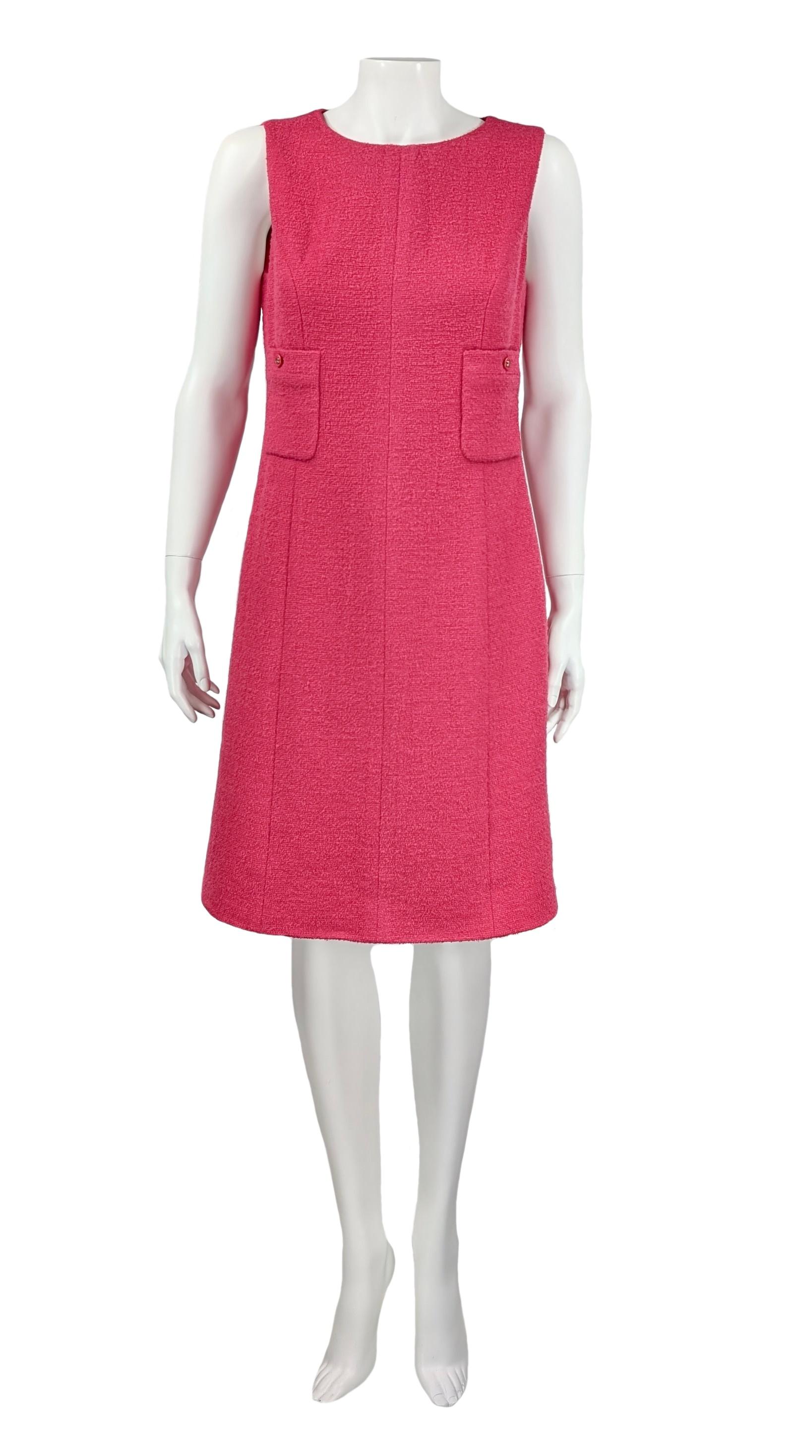 CHANEL Anzug aus rosa Jacke und Kleid mit Jacke F/S 1996 im Angebot 4