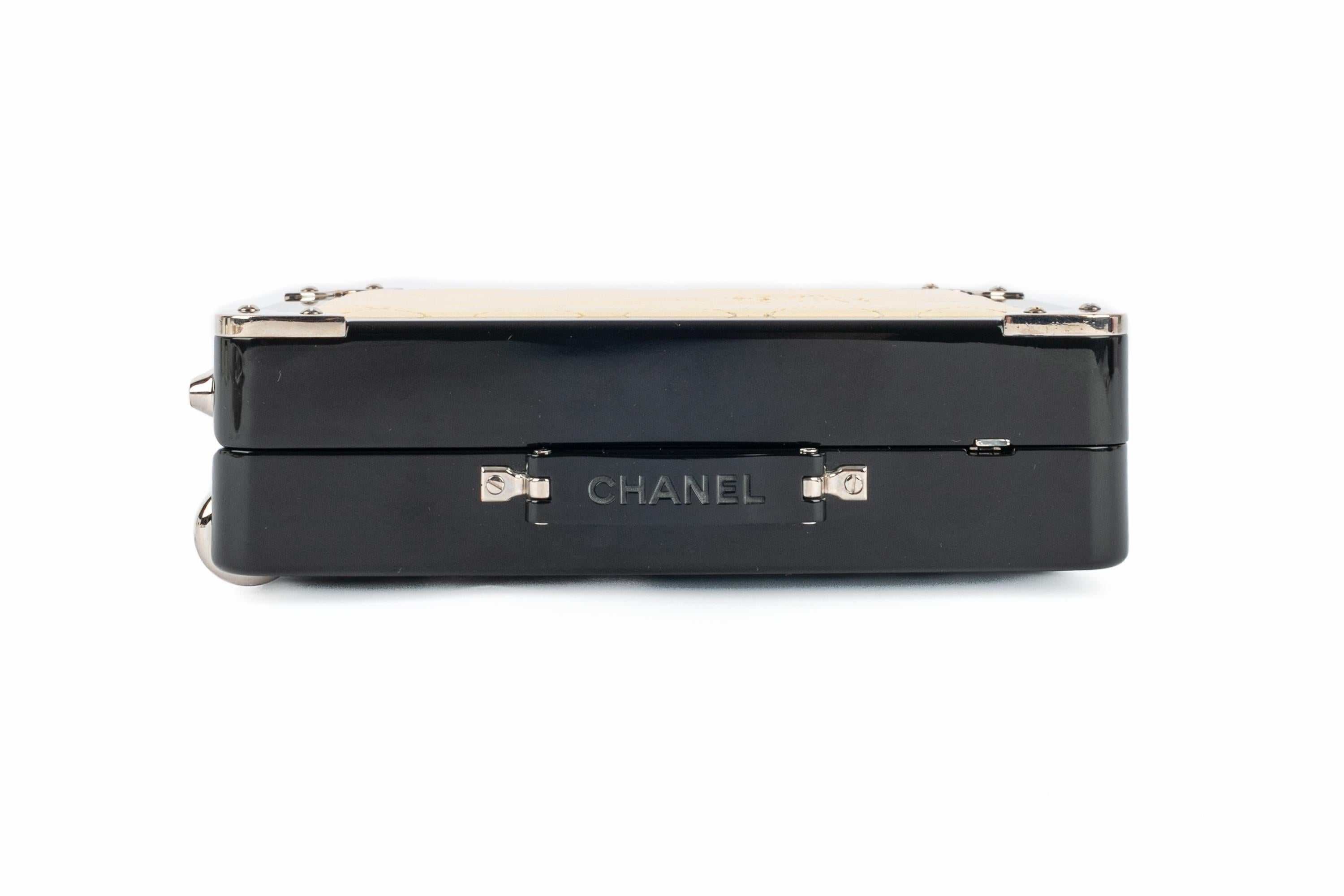 Chanel 'Suitcase' minaudiere bag Airlines Summer 2016 In Excellent Condition For Sale In SAINT-OUEN-SUR-SEINE, FR