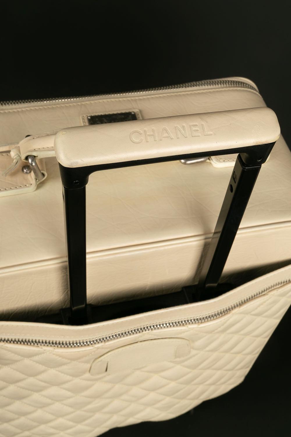 Chanel-Koffer mit zwei Rädern Paris/New York, 2005-2006 im Angebot 5