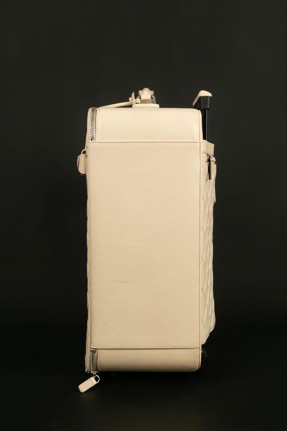 Chanel Suitcase with Two Wheels Paris/New-York, 2005-2006 In Good Condition For Sale In SAINT-OUEN-SUR-SEINE, FR