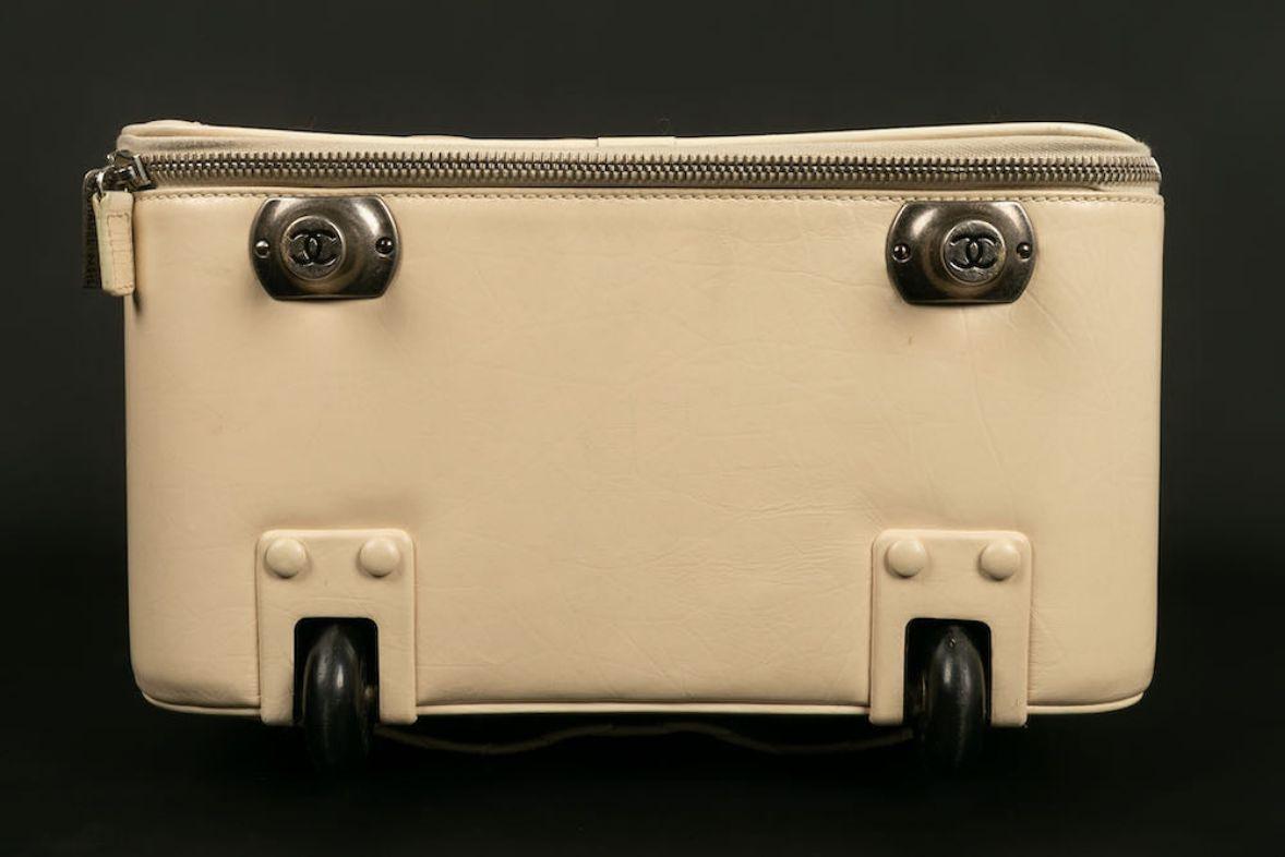 Chanel Suitcase with Two Wheels Paris/New-York, 2005-2006 For Sale 3