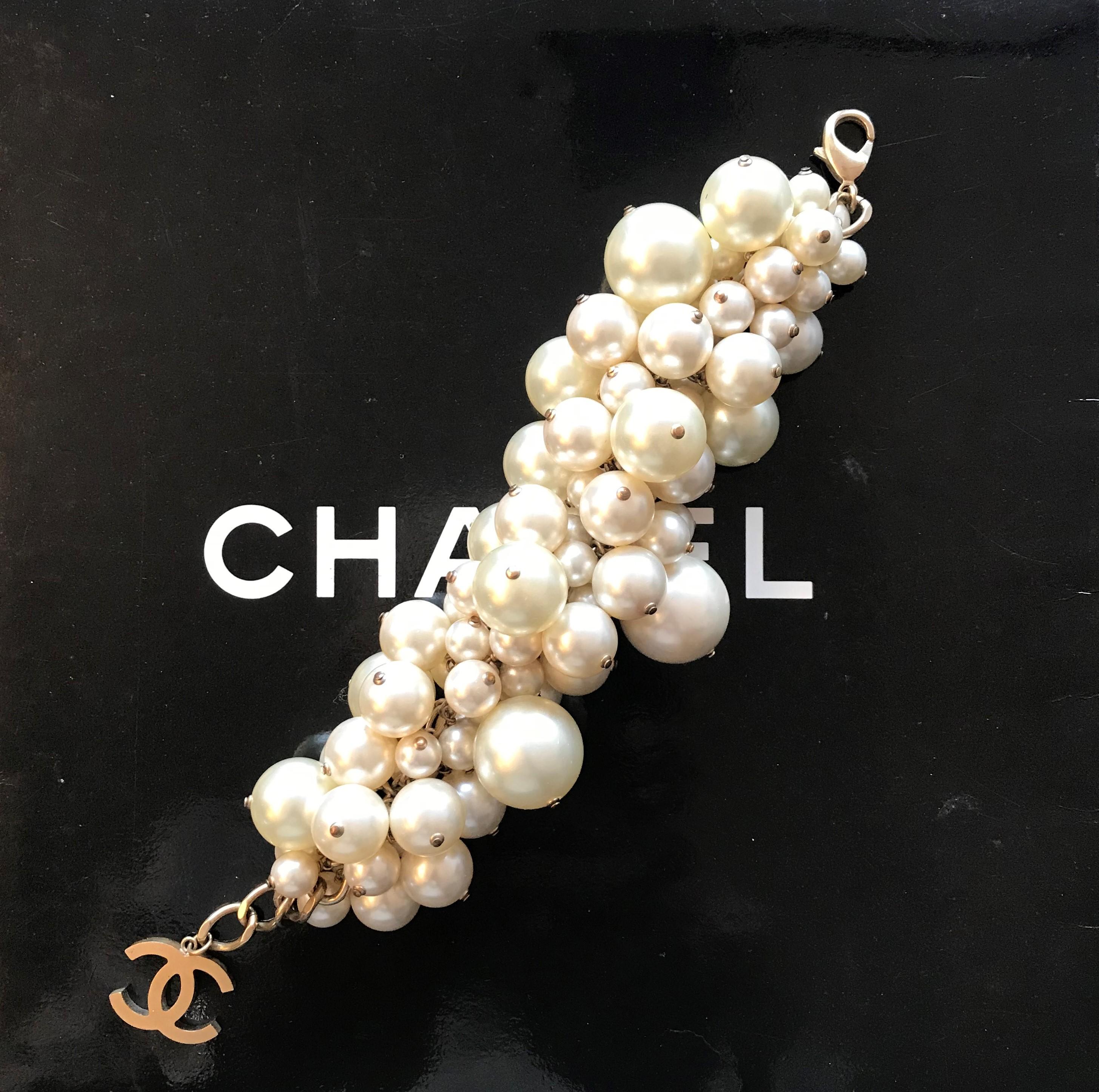 Artisan Chanel summer gold metal CC Cluster ball bracelet ore necklace, collection 2013 For Sale