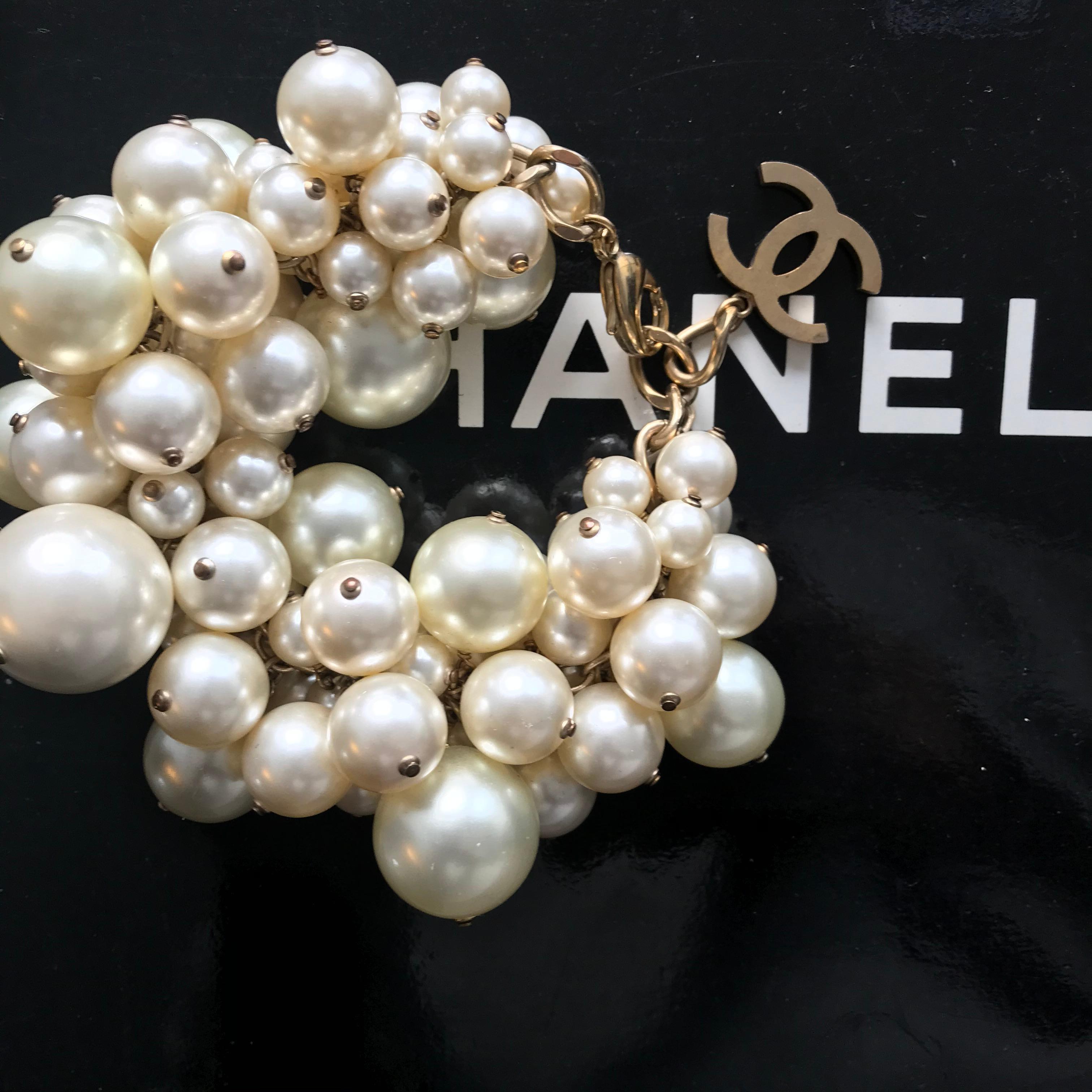 Round Cut Chanel summer gold metal CC Cluster ball bracelet ore necklace, collection 2013 For Sale