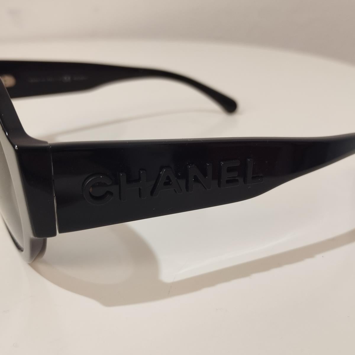 Chanel Sunglasses size Unica In Excellent Condition For Sale In Gazzaniga (BG), IT
