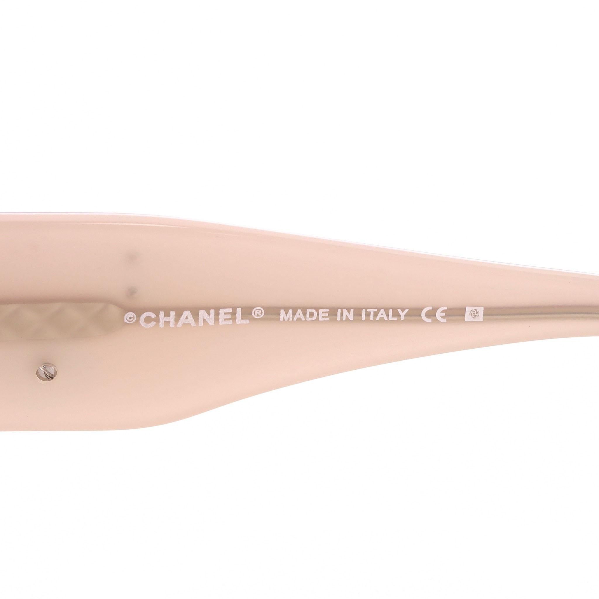 Gafas de sol Chanel con flor de camelia &  Logo 'CC' En Los Brazos en venta 3