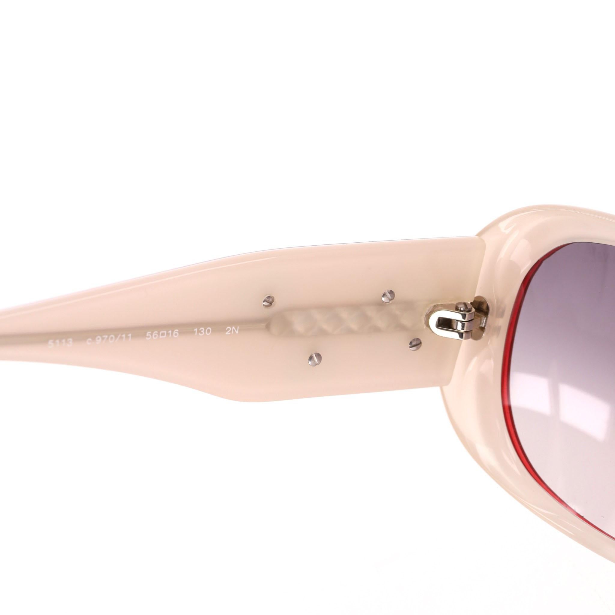 Gafas de sol Chanel con flor de camelia &  Logo 'CC' En Los Brazos en venta 4