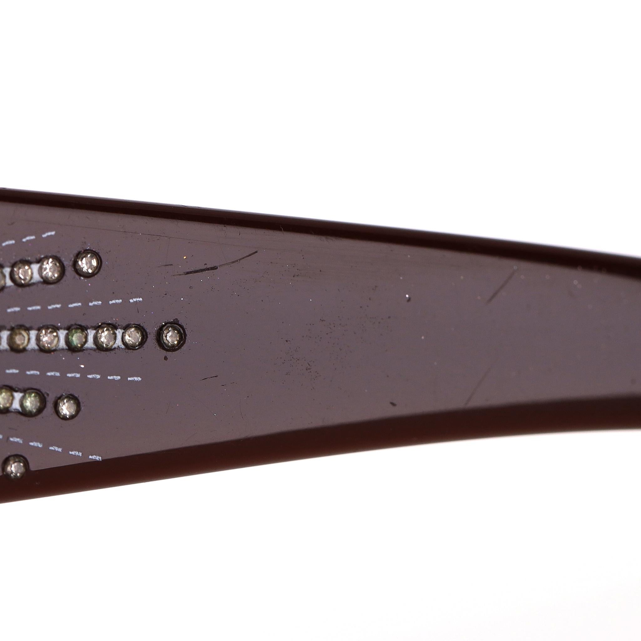 Occhiali da sole Chanel con aste impreziosite dal logo 'CC' in cristallo in vendita 4