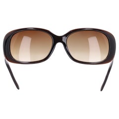 Occhiali da sole Chanel con aste impreziosite dal logo 'CC' in cristallo