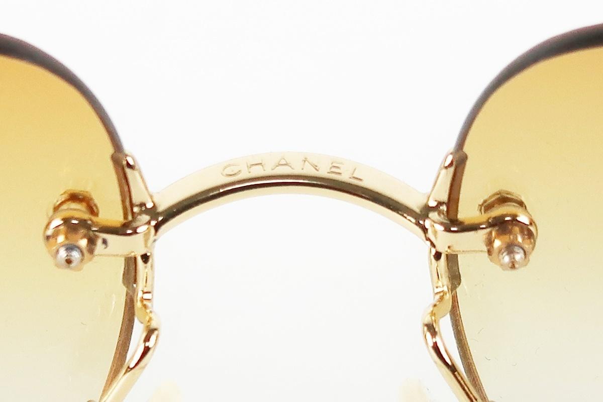 Chanel Sunglasses with Rhinestone CCs In Good Condition For Sale In Chicago, IL