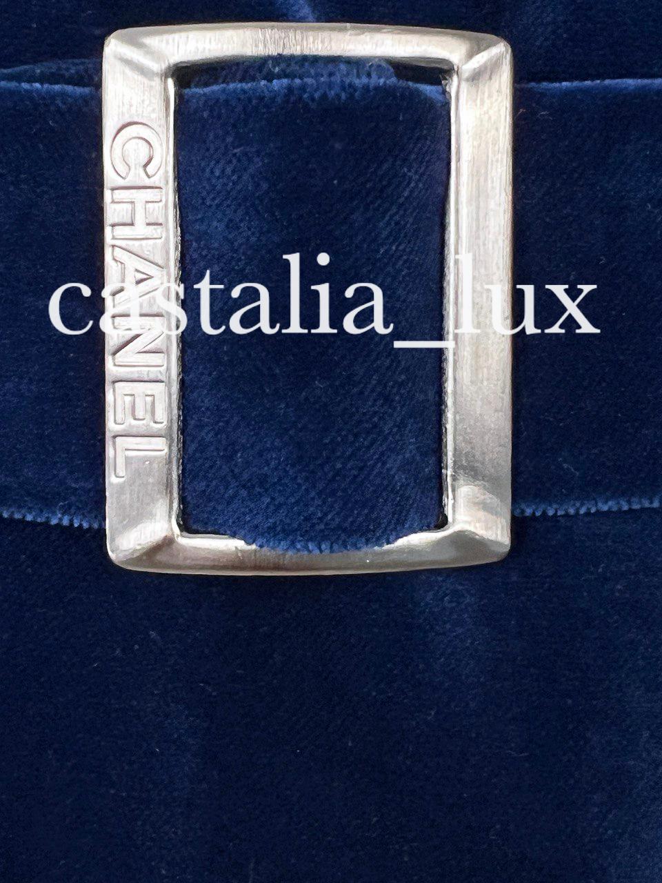  Chanel Imperméable à ceinture très rare en velours bleu royal Unisexe 
