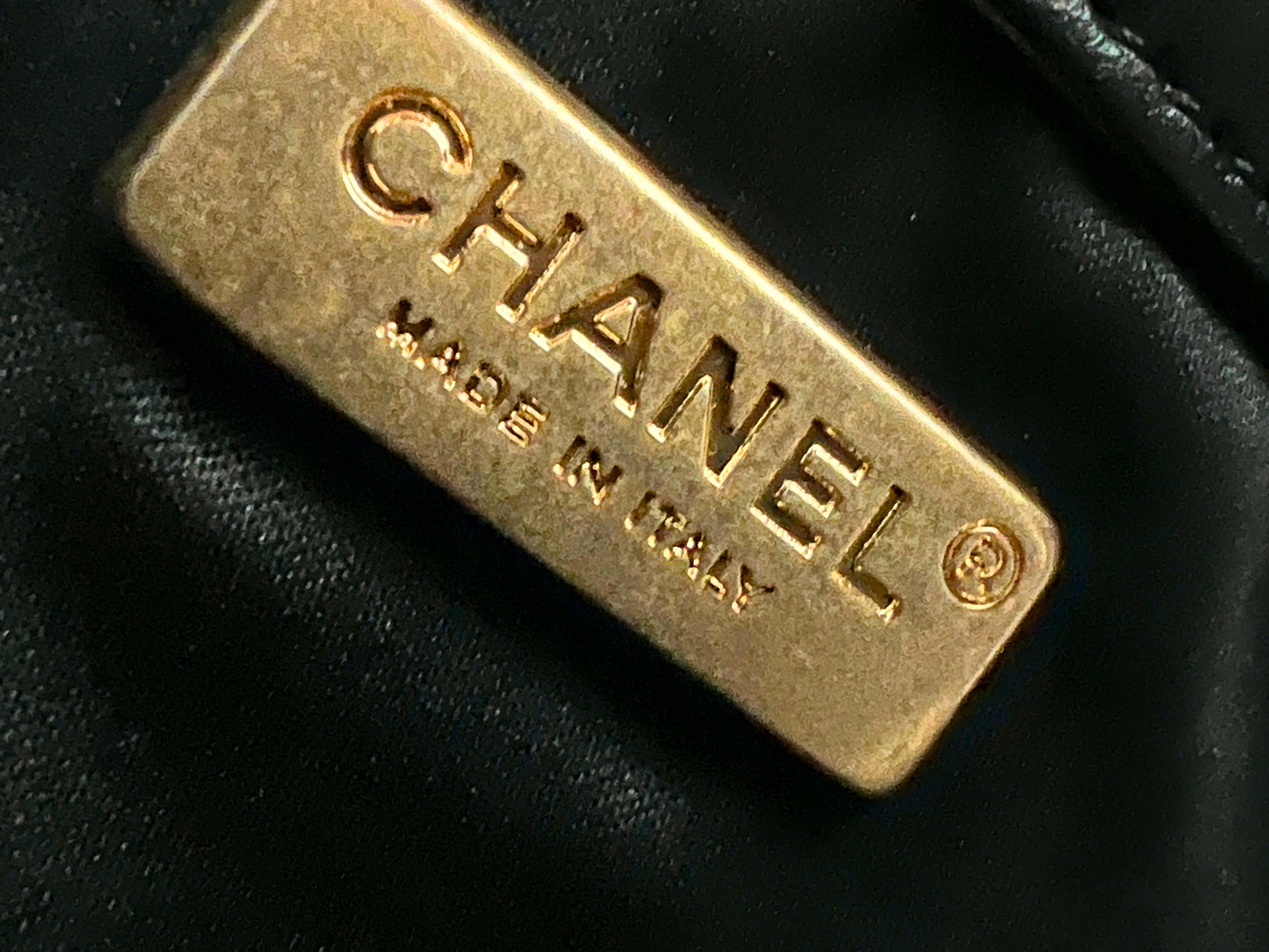 Chanel Super Rare Dare To Disturb Pailletten-Klappentasche im Angebot 8