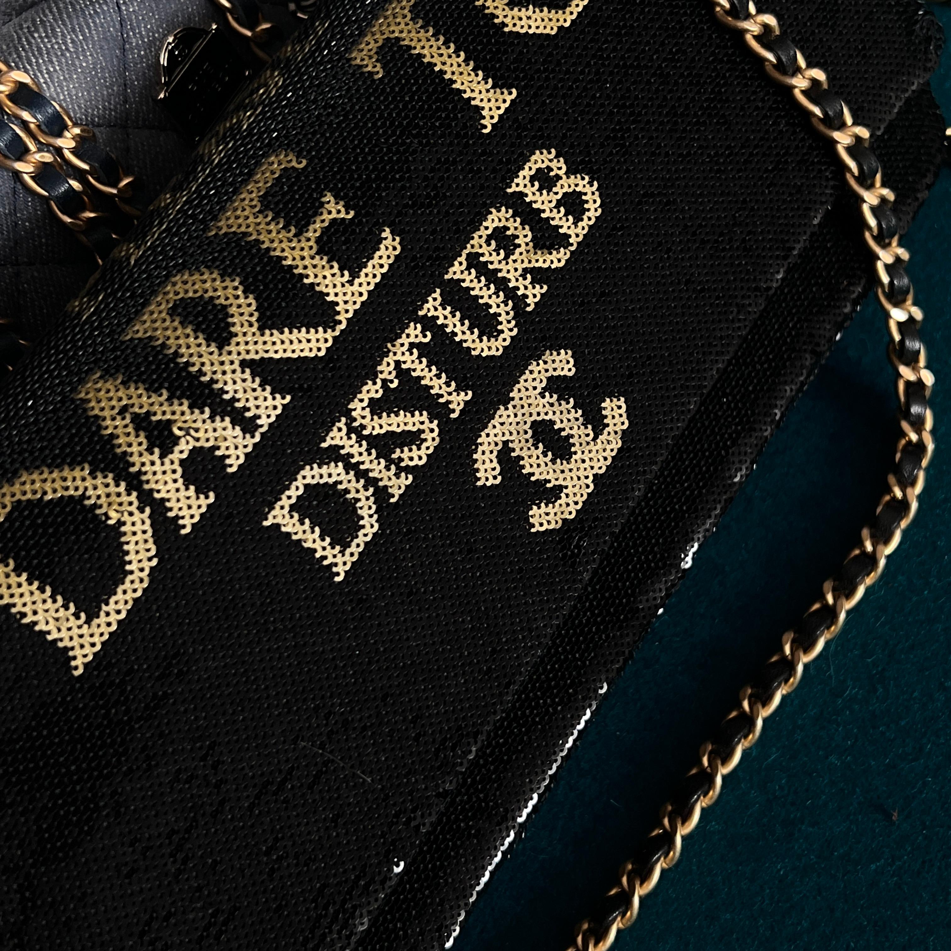 Chanel Super Rare Dare To Disturb Pailletten-Klappentasche im Angebot 5