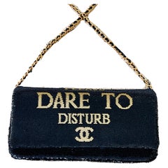 Chanel Super Rare Dare To Disturb Pailletten-Klappentasche