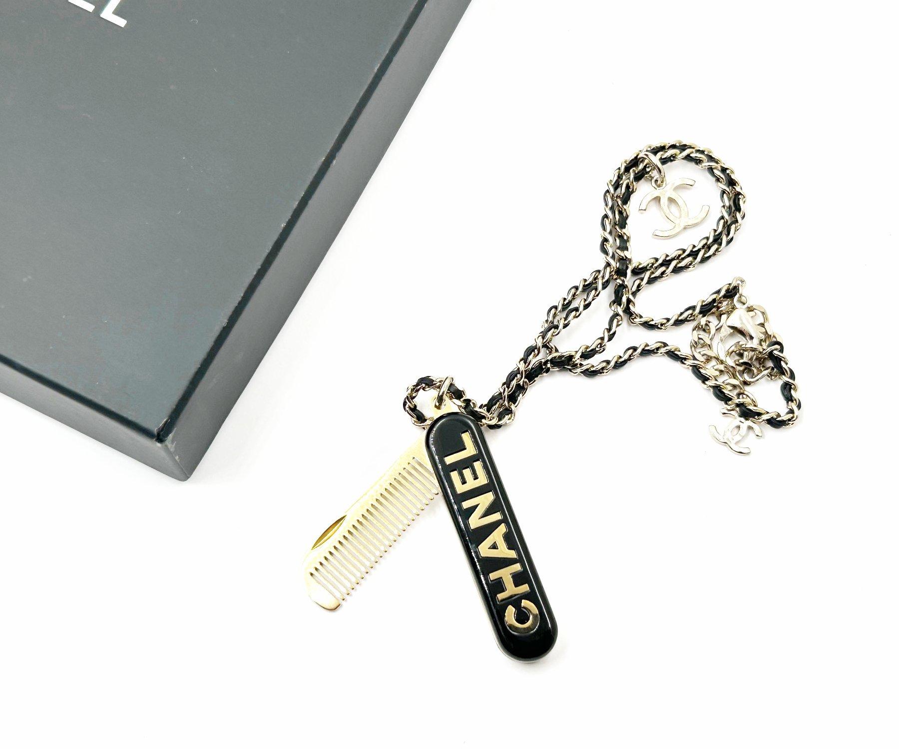 Contemporain Chanel Super Rare Gold CC Black Comb Mirror Pendant Necklace en vente