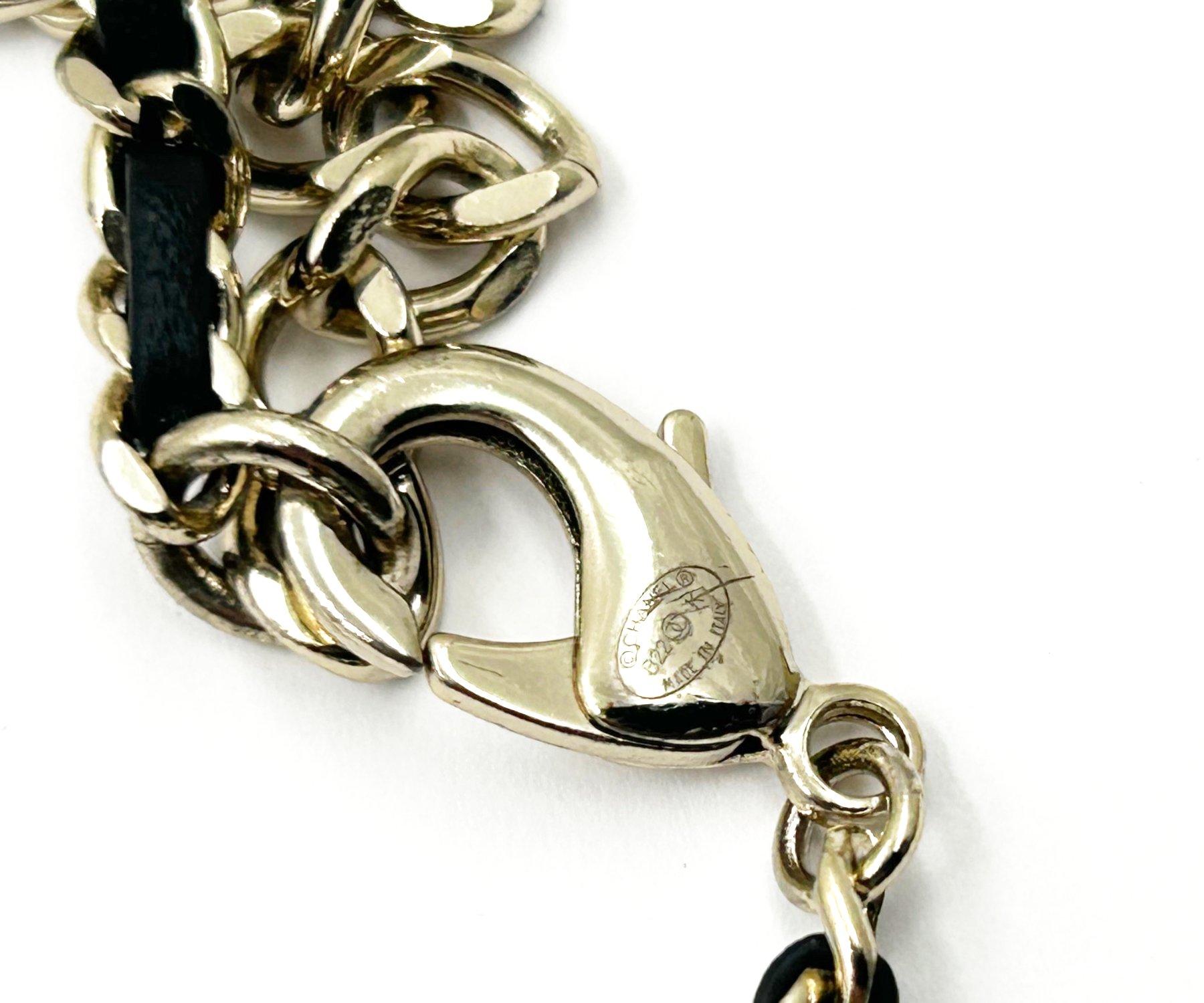 Chanel Super Rare Gold CC Black Comb Mirror Pendant Necklace en vente 1