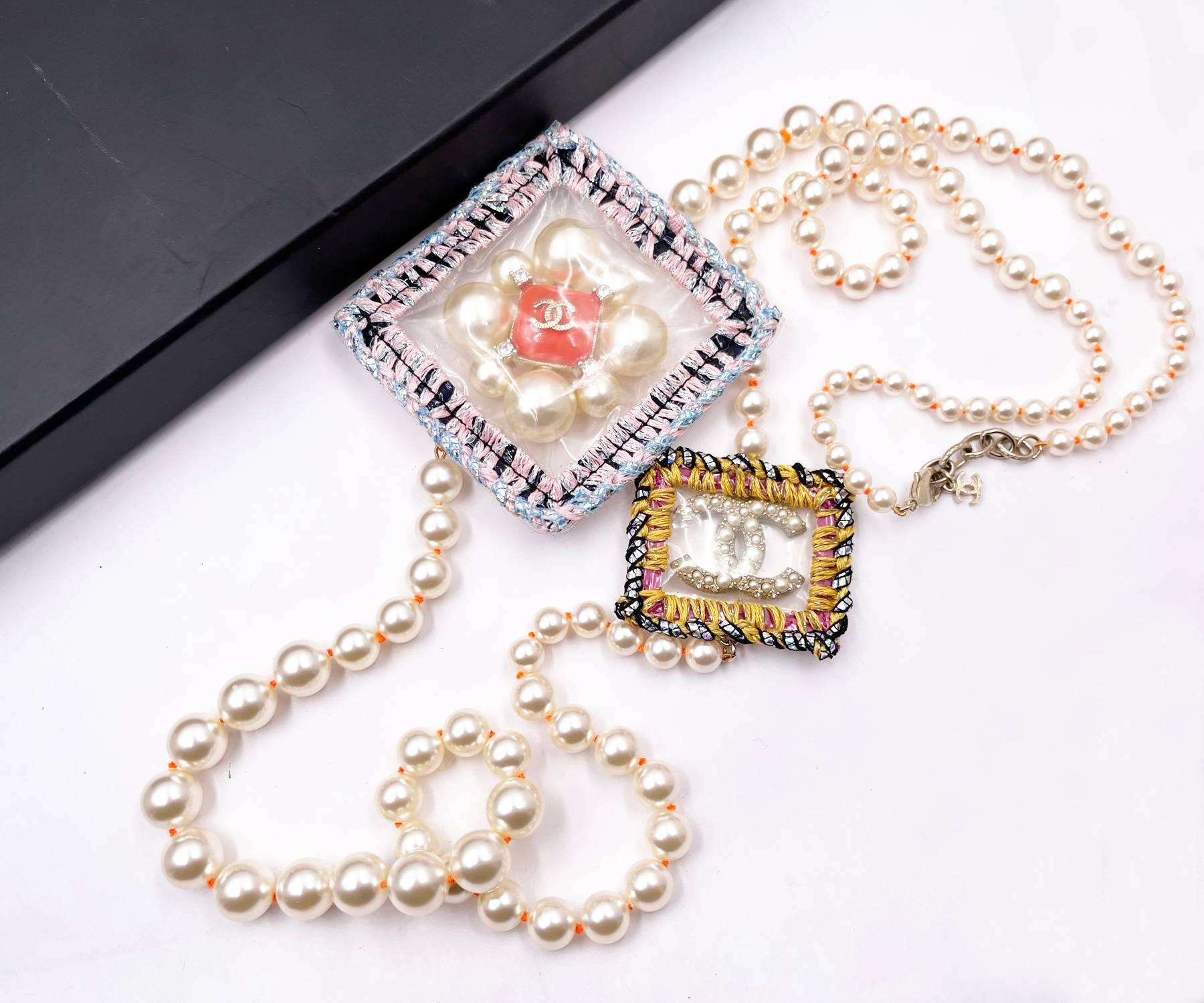 Chanel Super Rare Runway Gold CC Neon Patchwork Pearl Necklace As Seen on Kremi Otashliyska

*Marked 14
*Made in France
*Comes with the original box
*As seen on Kremi Otashliyska on Runway.

-The pendants are approximately 3″ x 3″ and 2″ x
