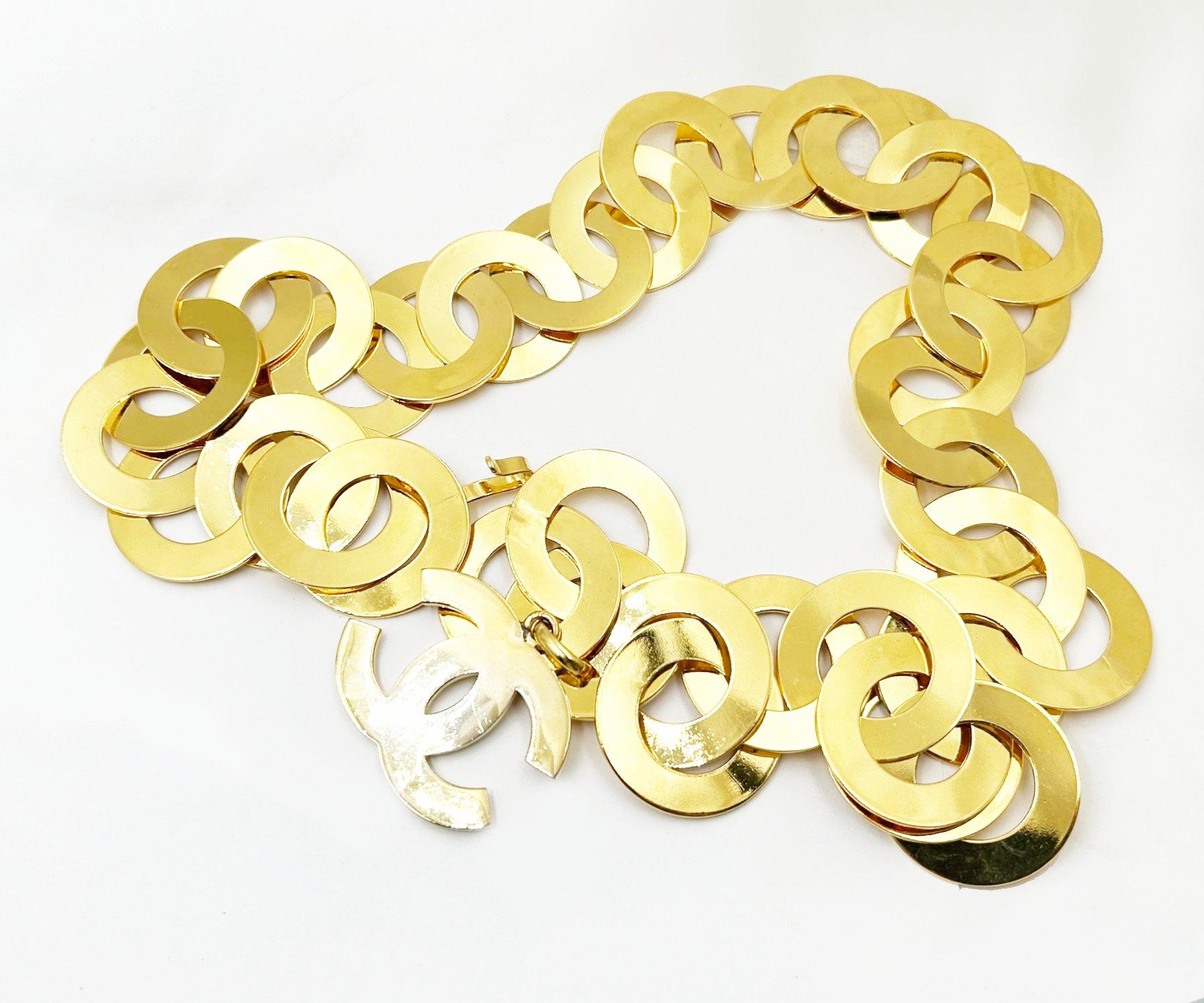 Chanel Super Rare Vintage Gold Plated Giant Ring Necklace Belt 

*Marked 26
*Made in France
*Comes with the original box

-It is approximately 40
