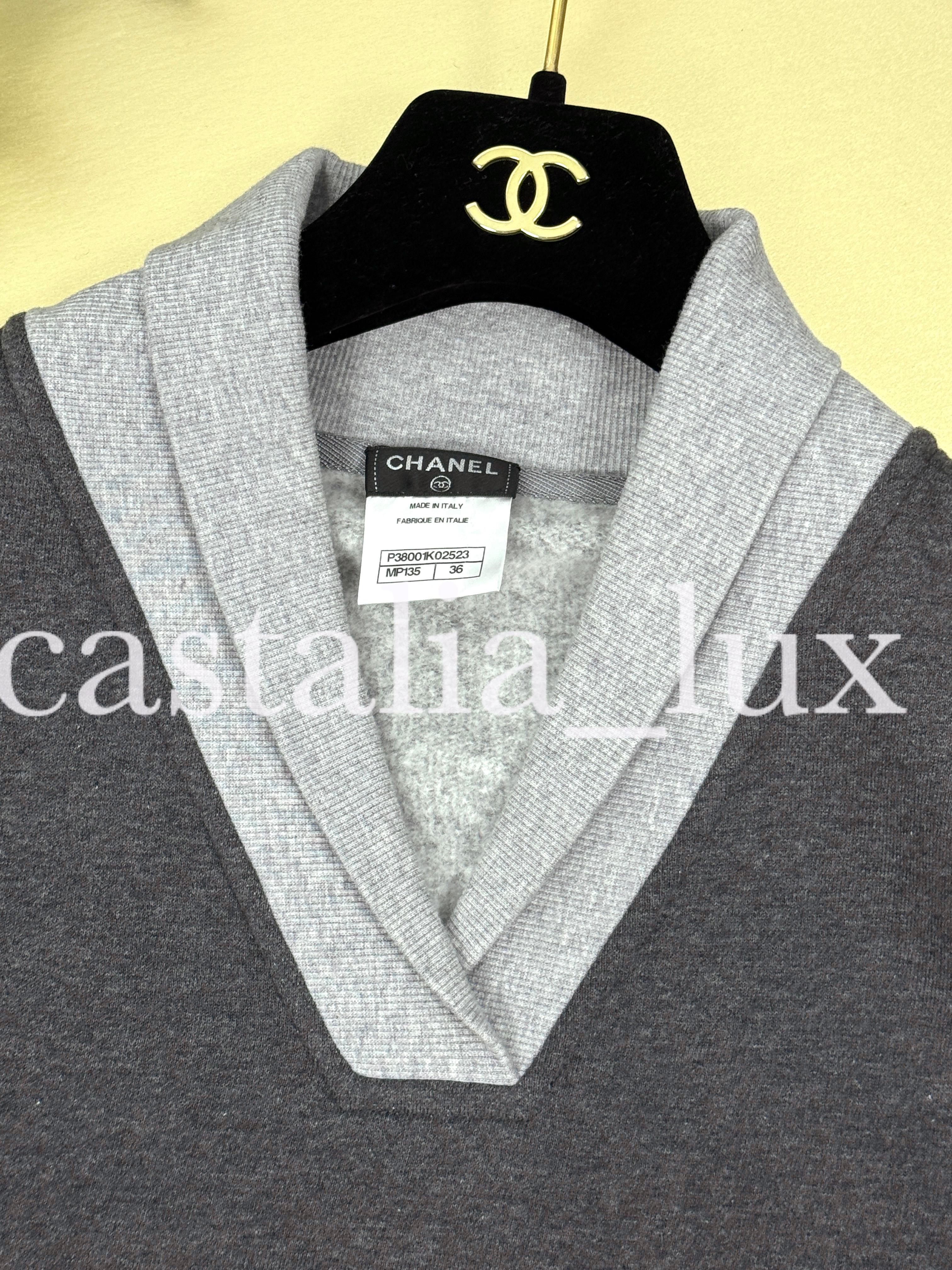 Gilet Chanel Super élégant gris avec logo CC en vente 6