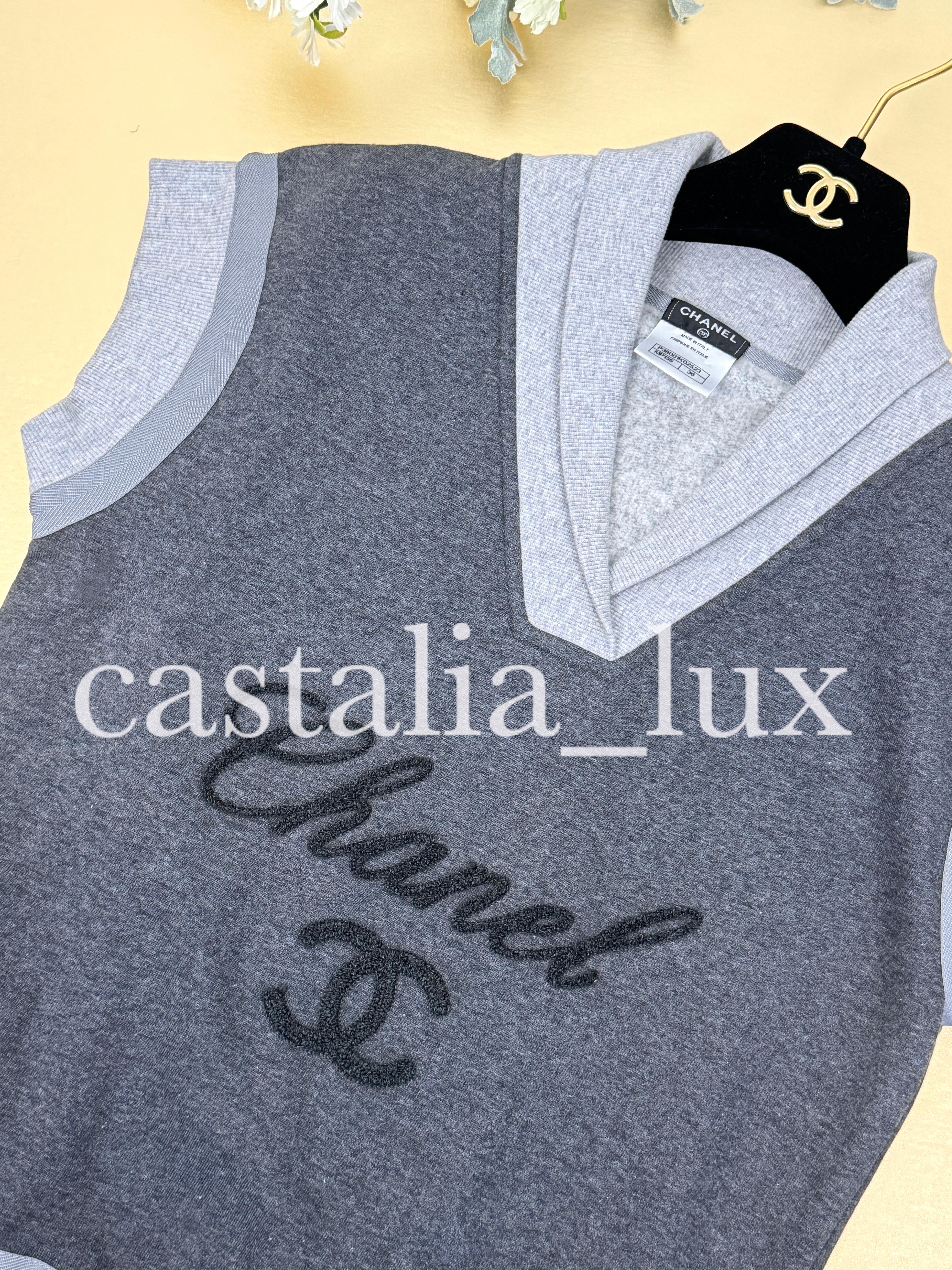 Chanel Super Stylish CC Logo Grey Jumper Vest For Sale 4