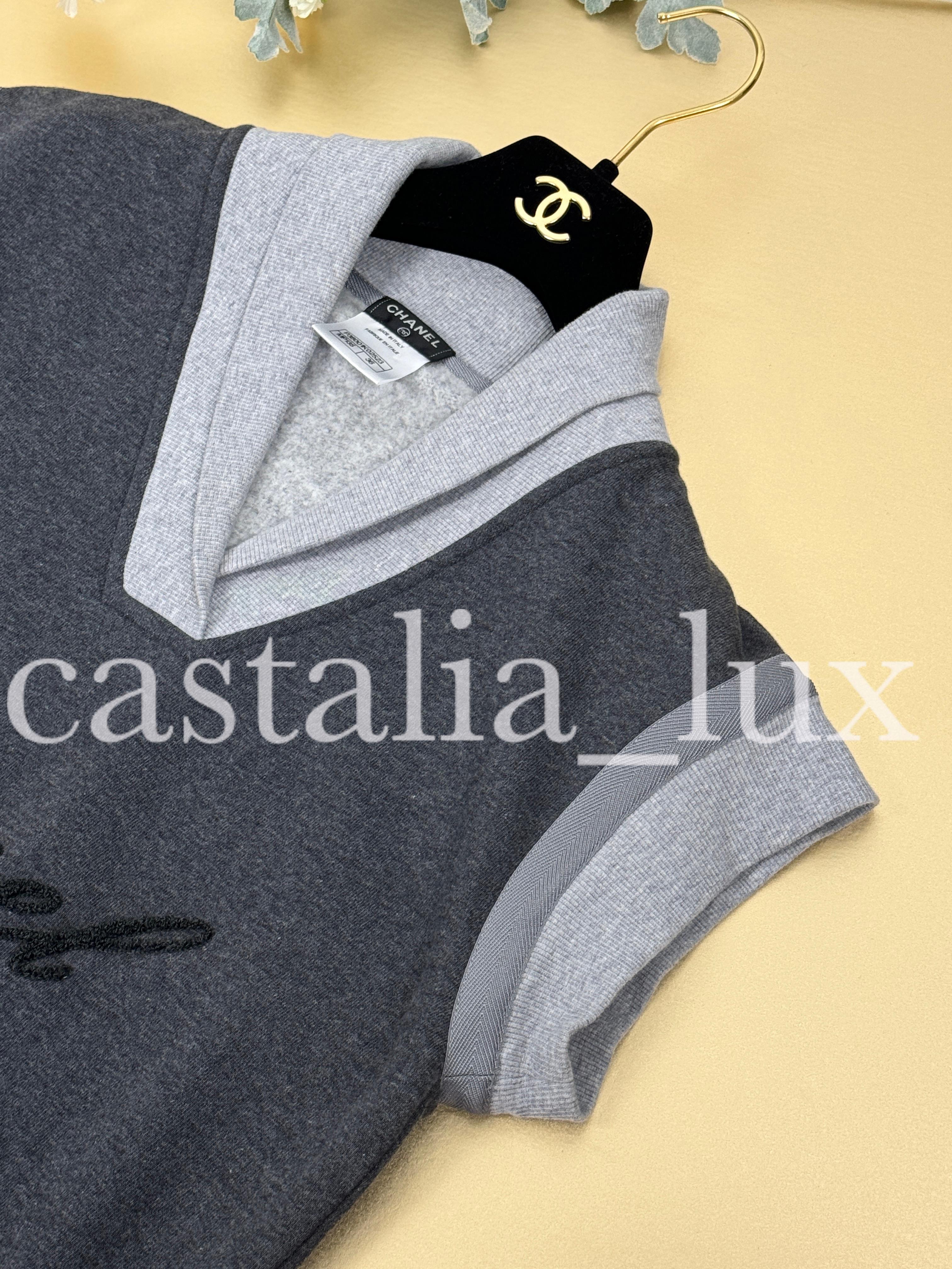 Chanel Super Stylish CC Logo Grey Jumper Vest For Sale 5