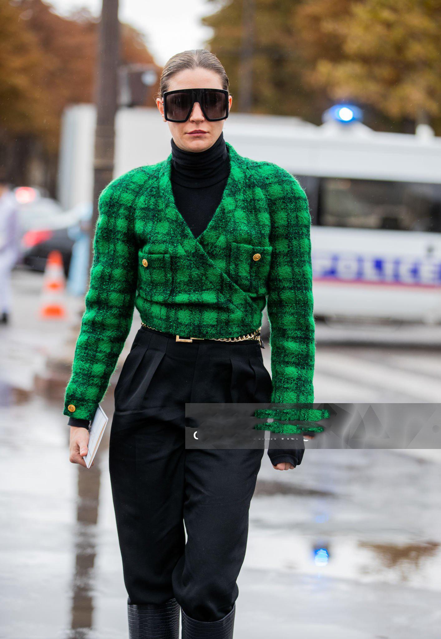 I collezionisti super eleganti di Chanel Vintage hanno una giacca in tweed a scacchi rossi con cintura ~ un accento luminoso ed elegante per il tuo guardaroba!
Taglia 42 FR / Condit: immacolata
- Pulsanti con logo Coates con rivestimento in oro a 64