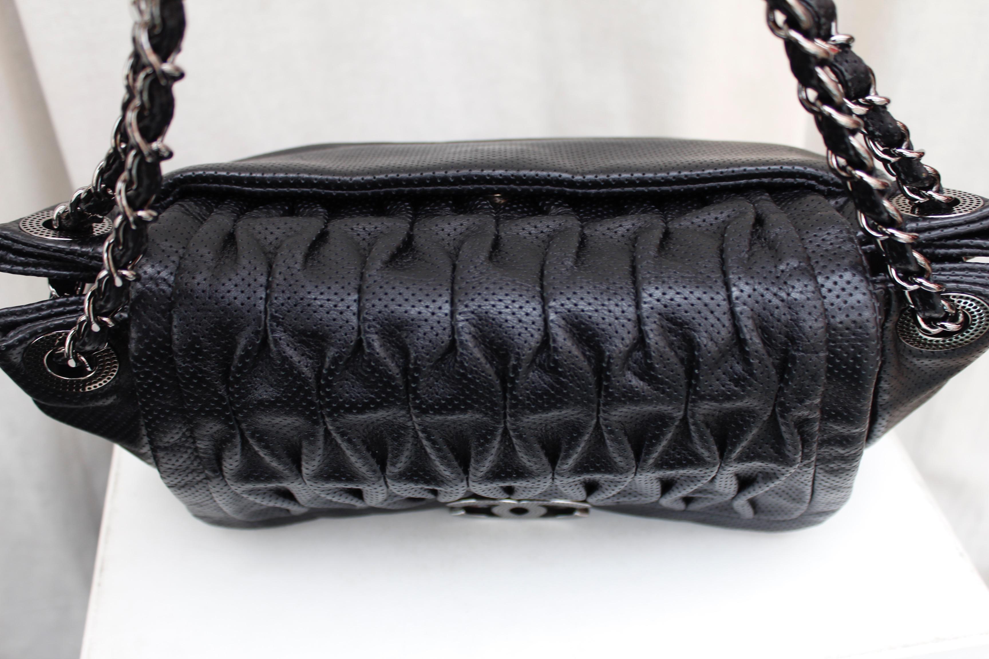 Chanel superb black leather bag, 2008/2009 Fall/Winter Collection In Excellent Condition In Paris, FR