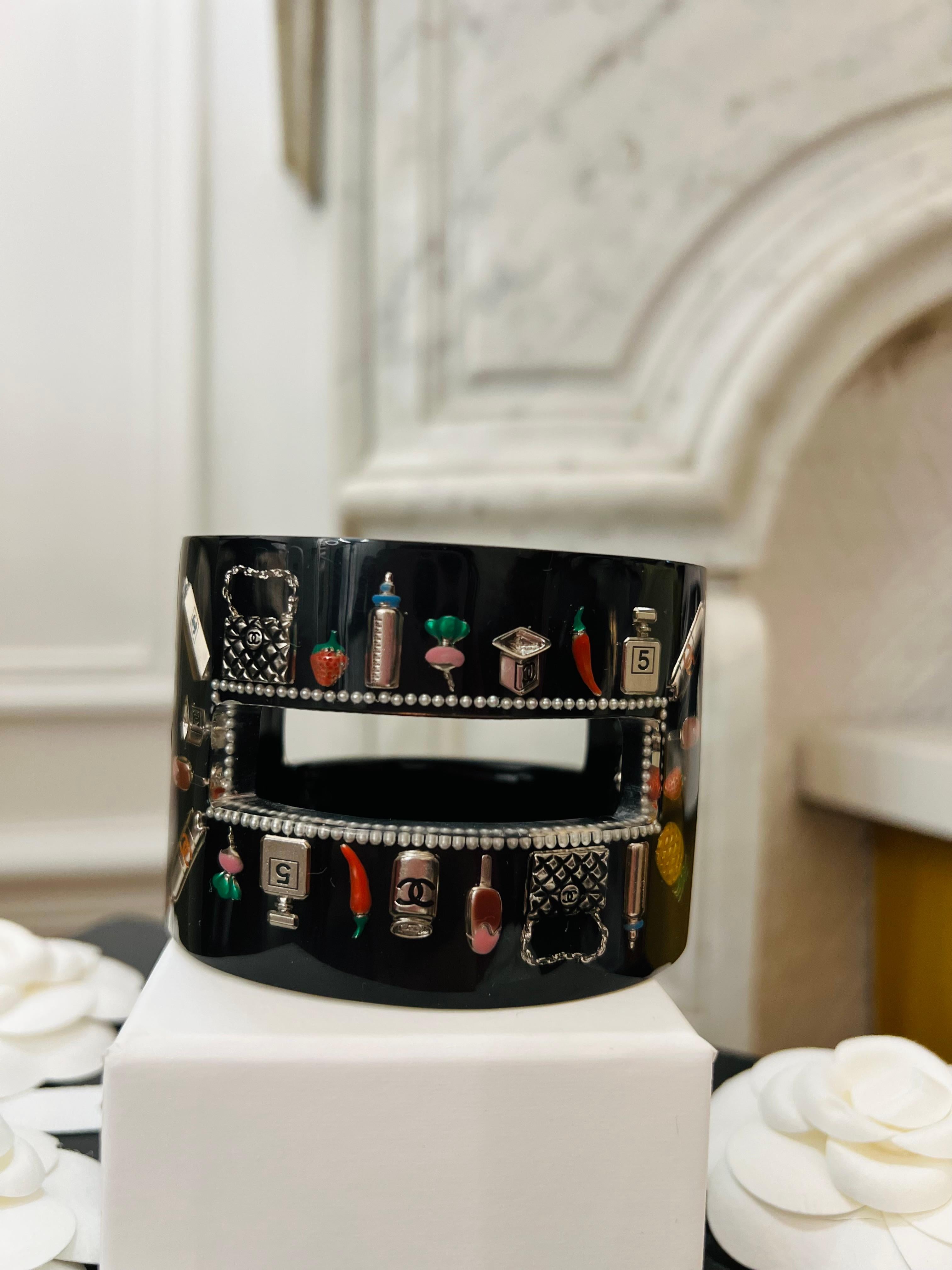 Chanel Supermarket collection 2014 cuff bracelet  In Good Condition For Sale In PARIS, FR