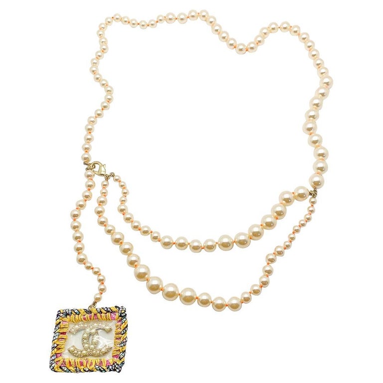 chanel pearl necklace cc