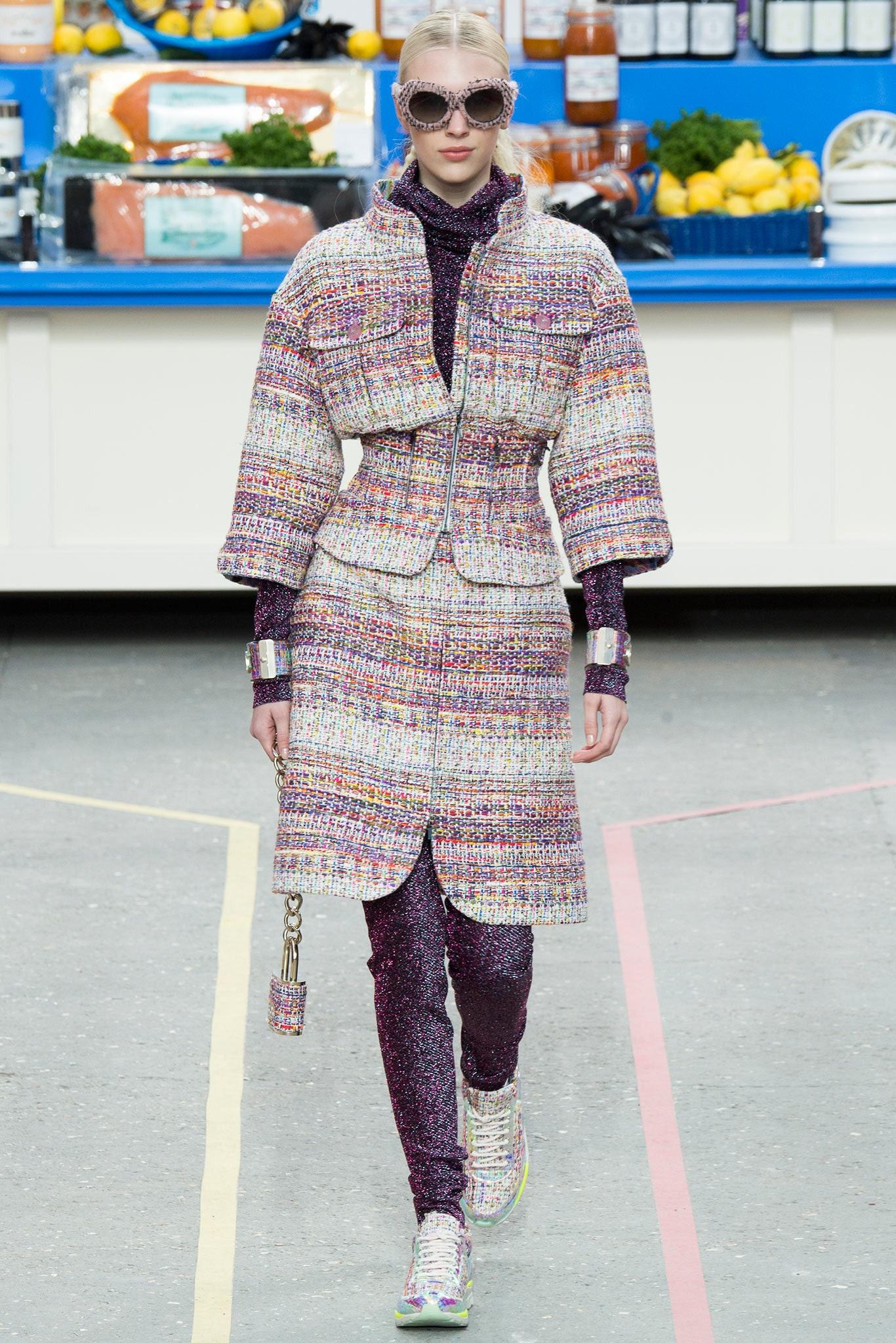 Chanel tweed structured jacket from Runway ''Supermarket'' Collection by Karl Lagerfeld. Catwalk Look #5.
Today's boutique price for similar jacket is cover 15,000€ 
˘˘˘ multicilour (burgunde, Ecru, yellow, Red) stunning Lesage tweed 
˘˘˘ two front