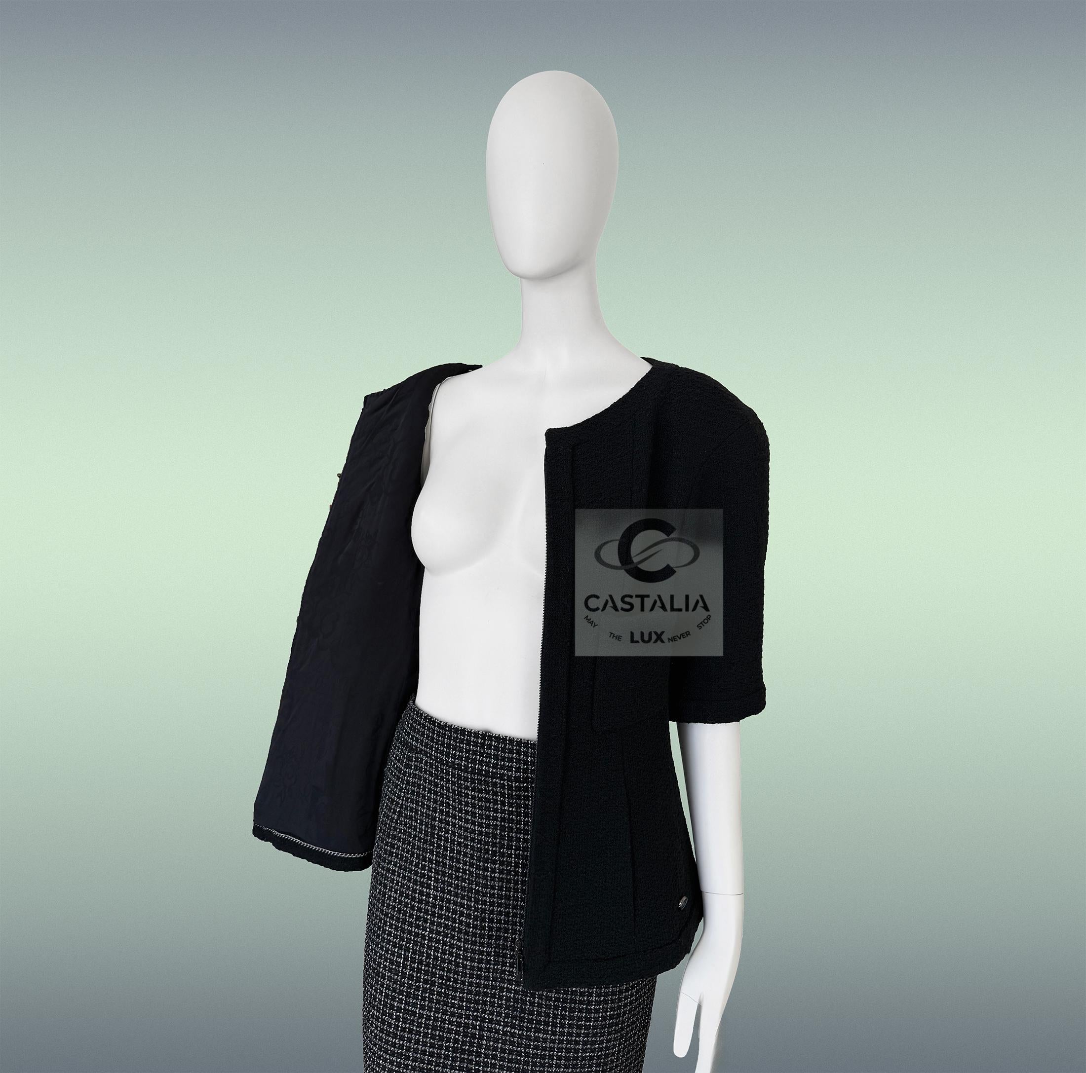 Chanel Supermercado Pasarela Chaqueta de tweed negro 38 FR en venta 5