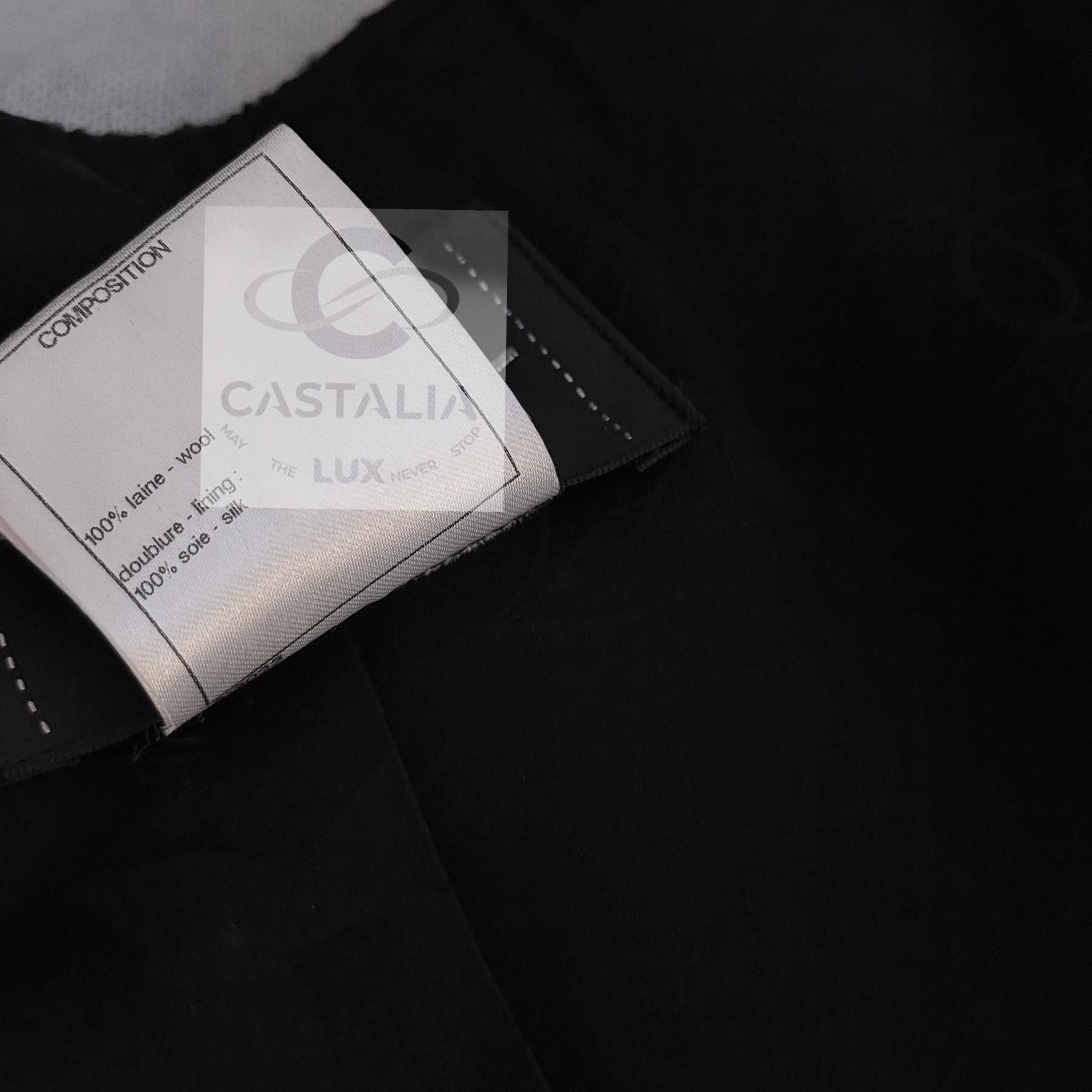 Giacca Chanel Supermarket Runway in tweed nero 38 FR in vendita 9