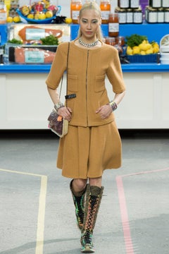 Chanel Supermarkt Runway Schwarz Tweed Jacke 38 FR