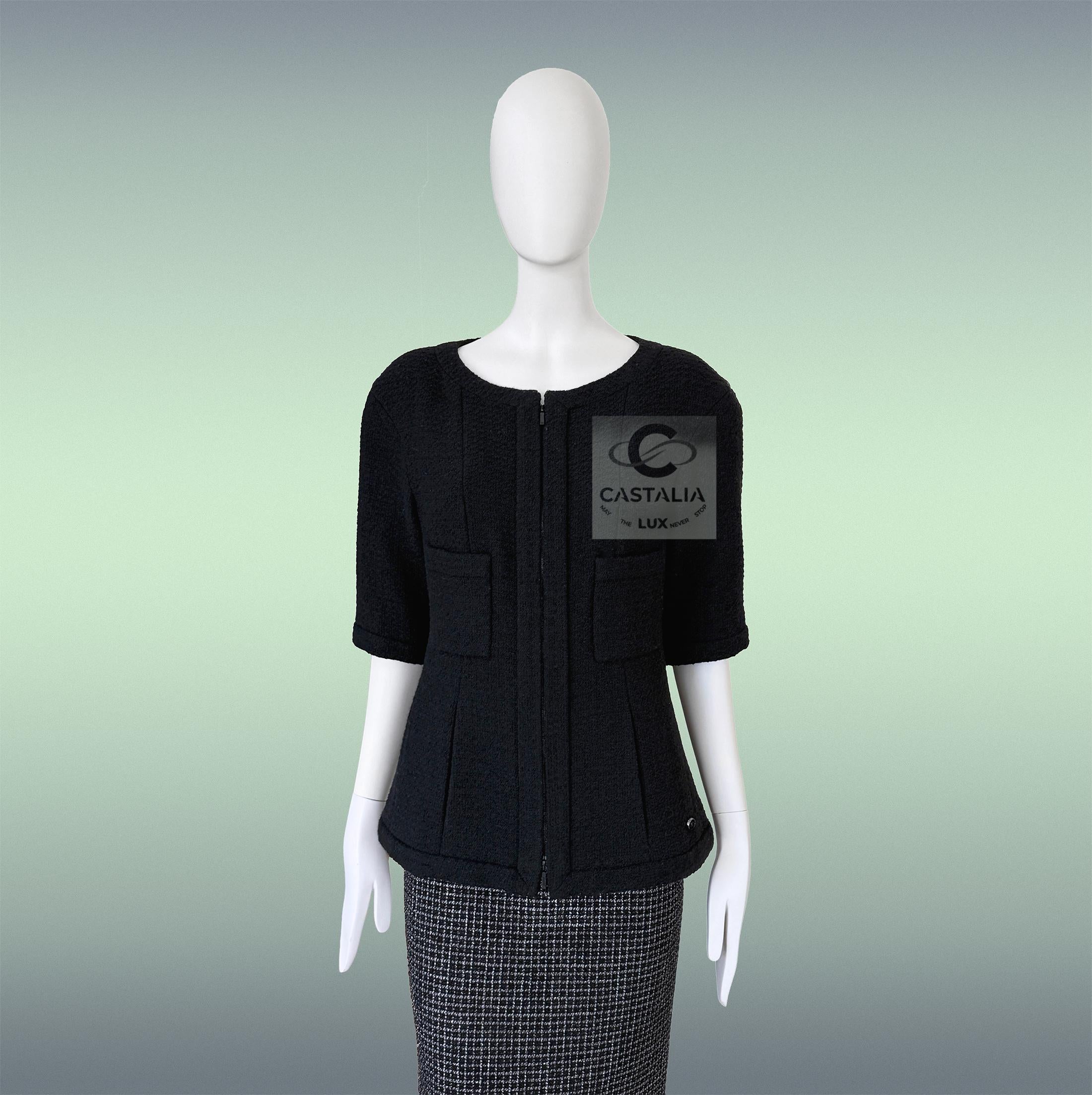 Chanel Supermercado Pasarela Chaqueta de tweed negro 38 FR en venta 1
