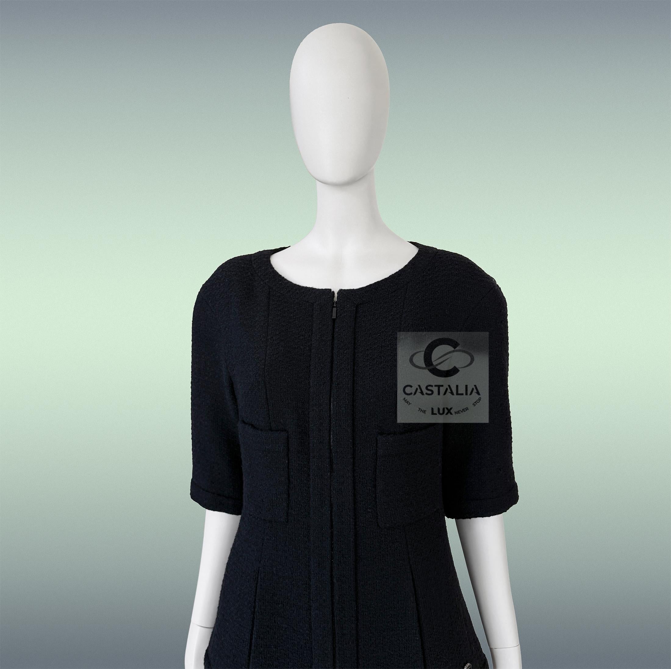 Chanel Supermercado Pasarela Chaqueta de tweed negro 38 FR en venta 2