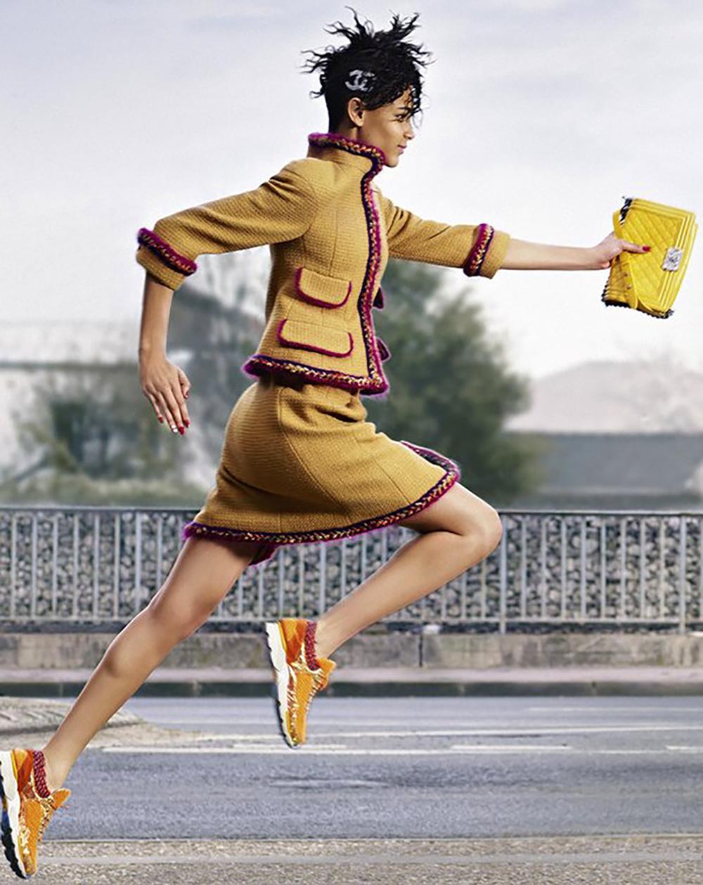 Femenino o masculino Pasarela Supermercado CHANEL  Chaqueta de tweed mostaza 36 FR en venta