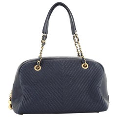 Chanel Surpique Bowling Bag Chevron en cuir d'agneau froissé Medium