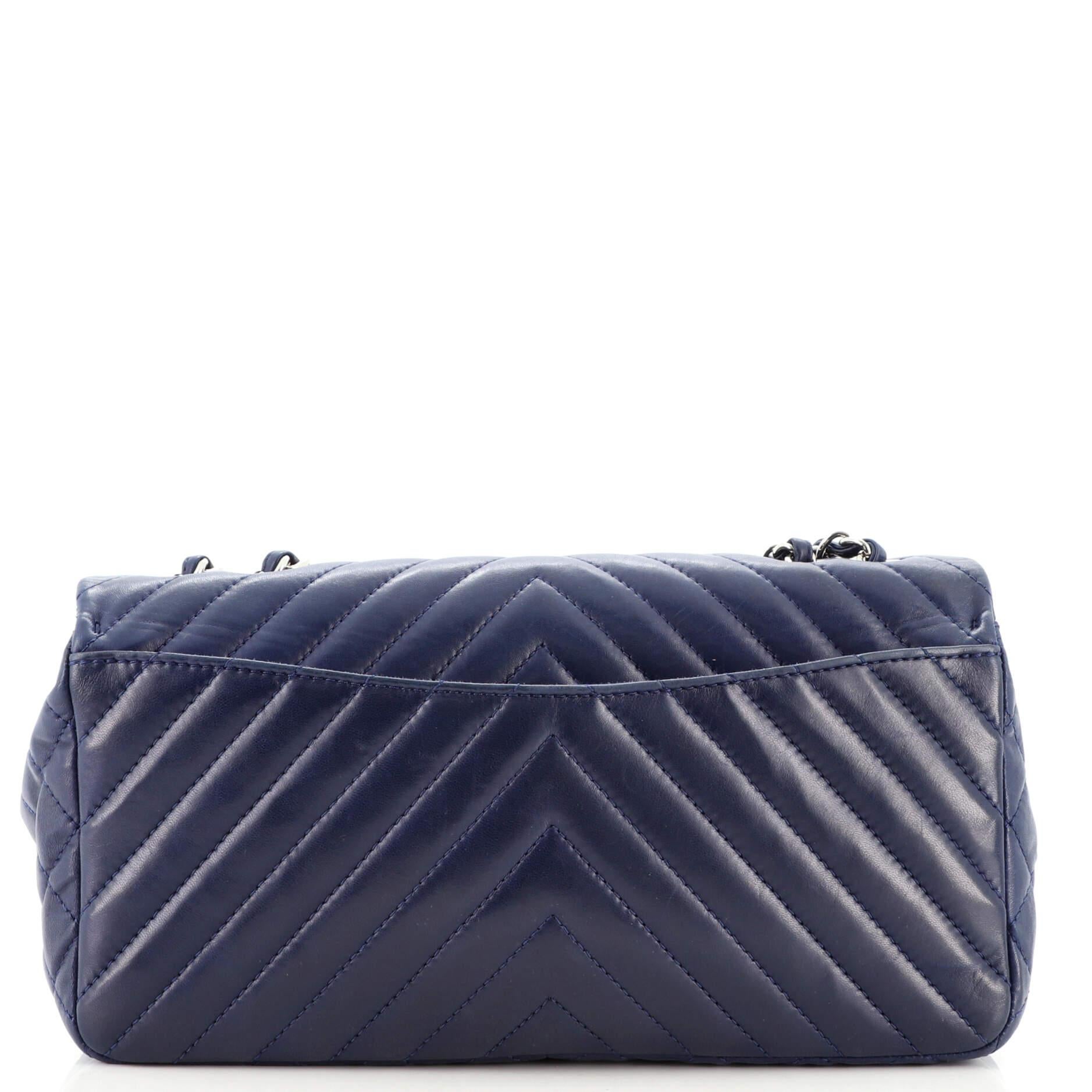 Chanel Surpique Chevron CC Klappentasche aus gestepptem Lammfell groß (Schwarz)