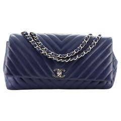 Chanel Surpique Chevron CC Klappentasche aus gestepptem Lammfell groß