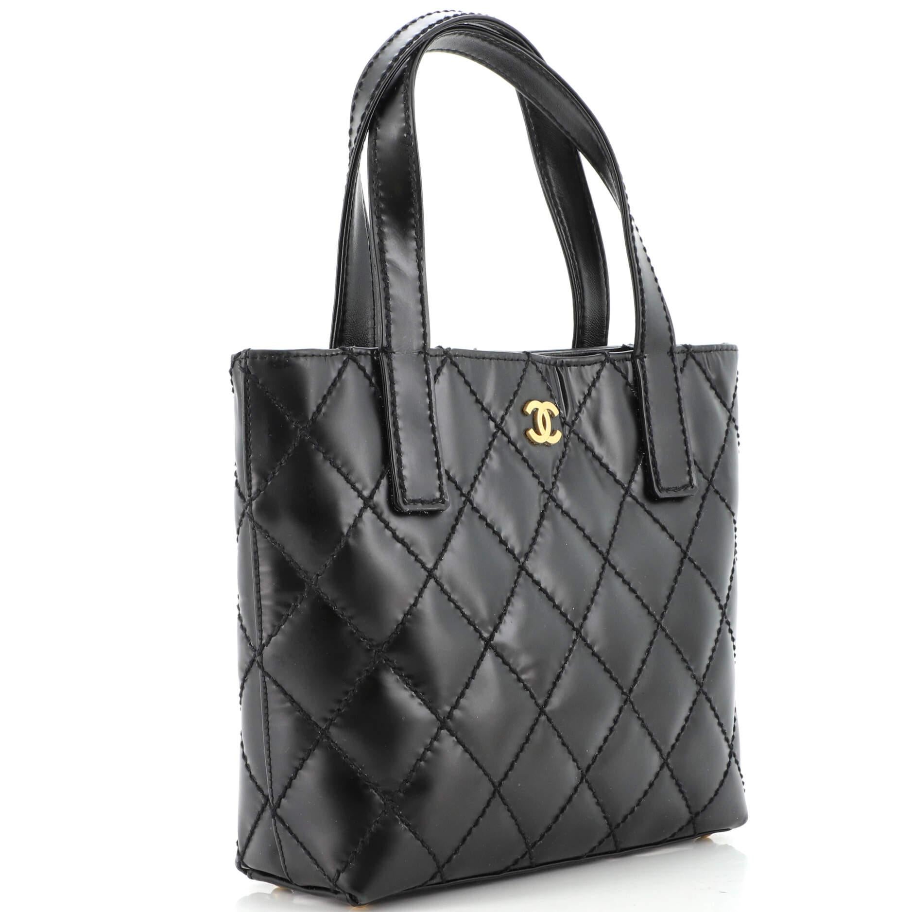 Condition: Good. Odor in interior. Creasing, moderate wear, loss of luster and scuffs on exterior and handles, wear and scuffs on interior opening trim, large nick on front pocket opening edge. Wear in interior, scratches on hardware.
Accessories: