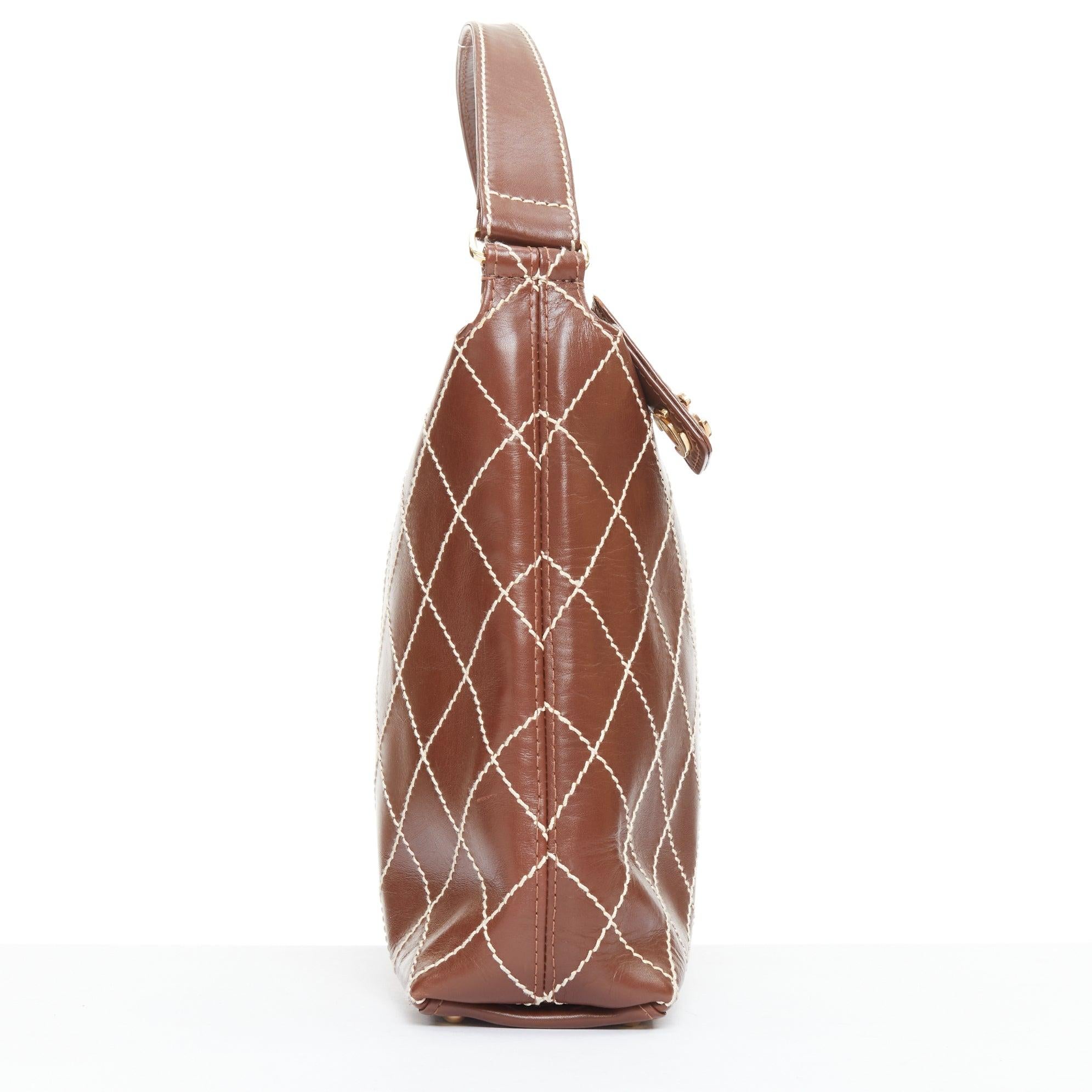 Marron CHANEL Stitch by Stitch by Stitch en cuir marron logo CC doré sac hobo à bandoulière en vente