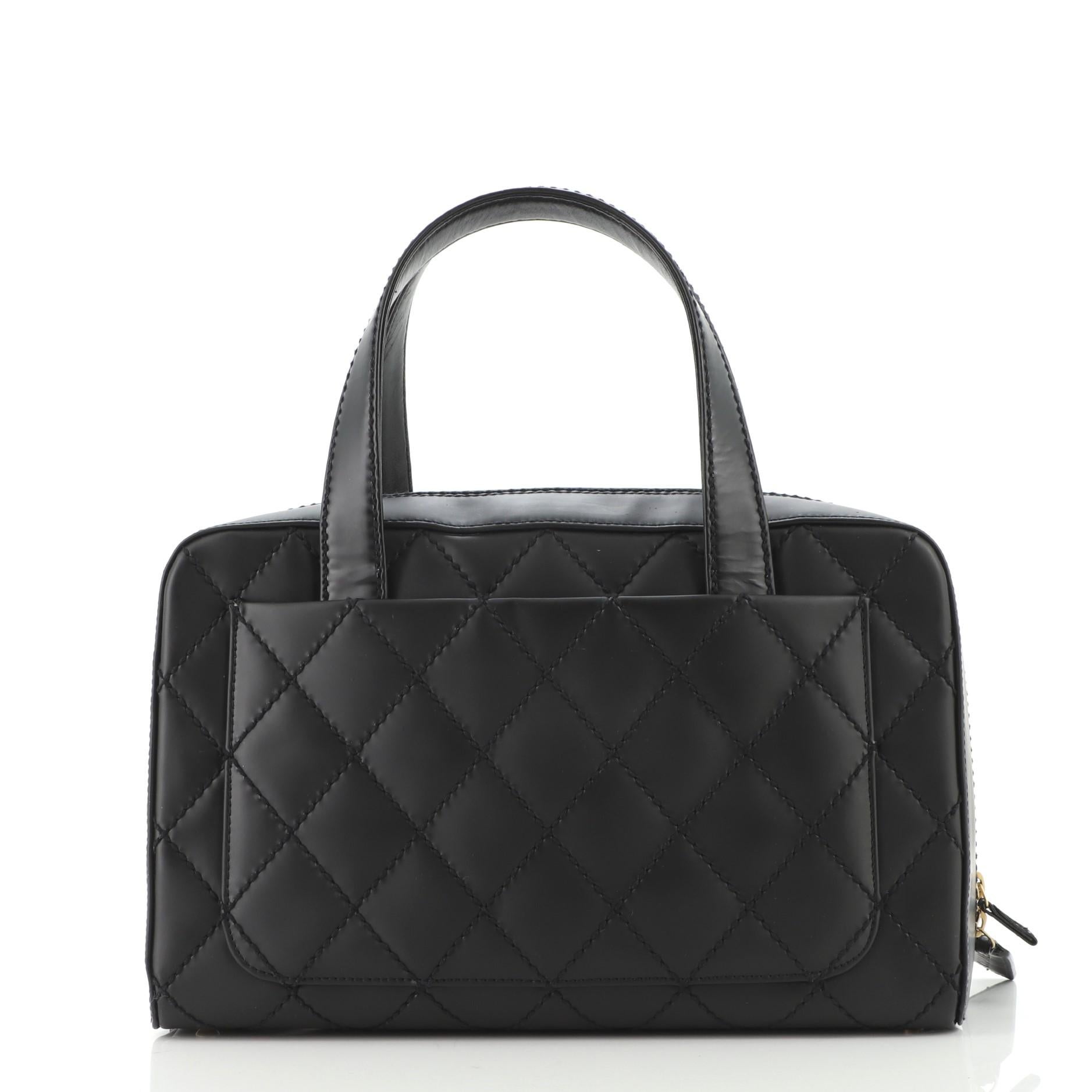 Chanel Surpique Umhängetasche aus gestepptem Leder mit Reißverschluss Medium (Schwarz)