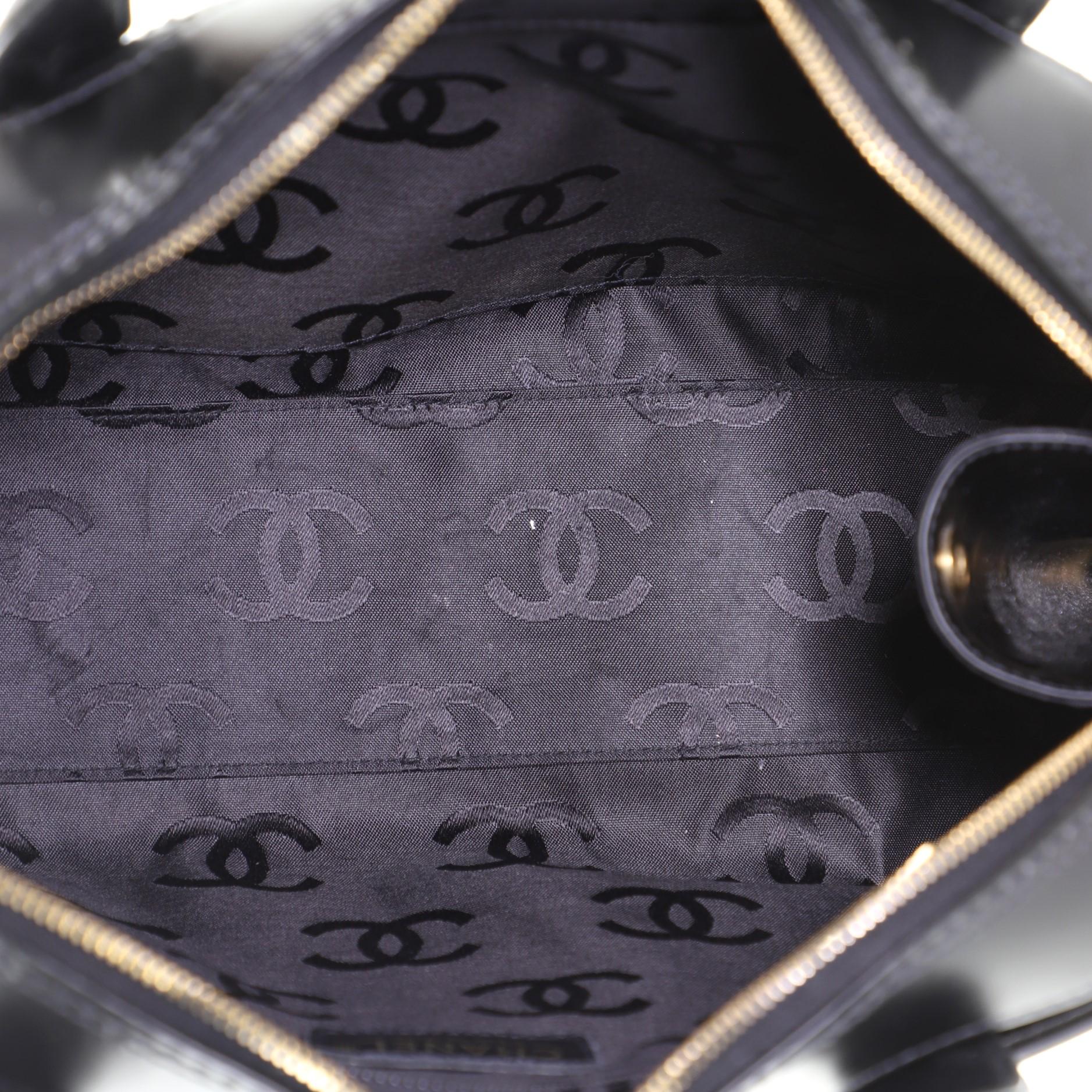 Chanel Surpique Umhängetasche aus gestepptem Leder mit Reißverschluss Medium für Damen oder Herren